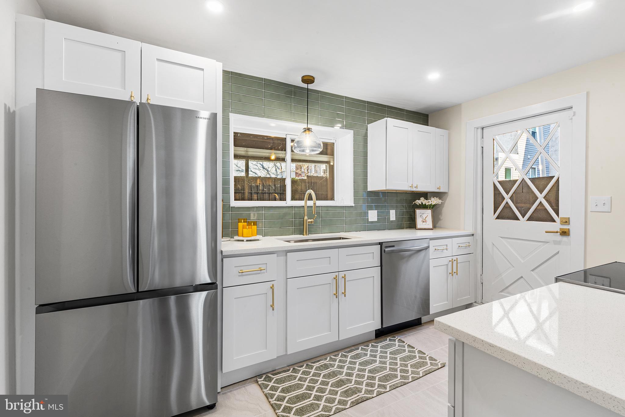 EAST KENSINGTON - Residential