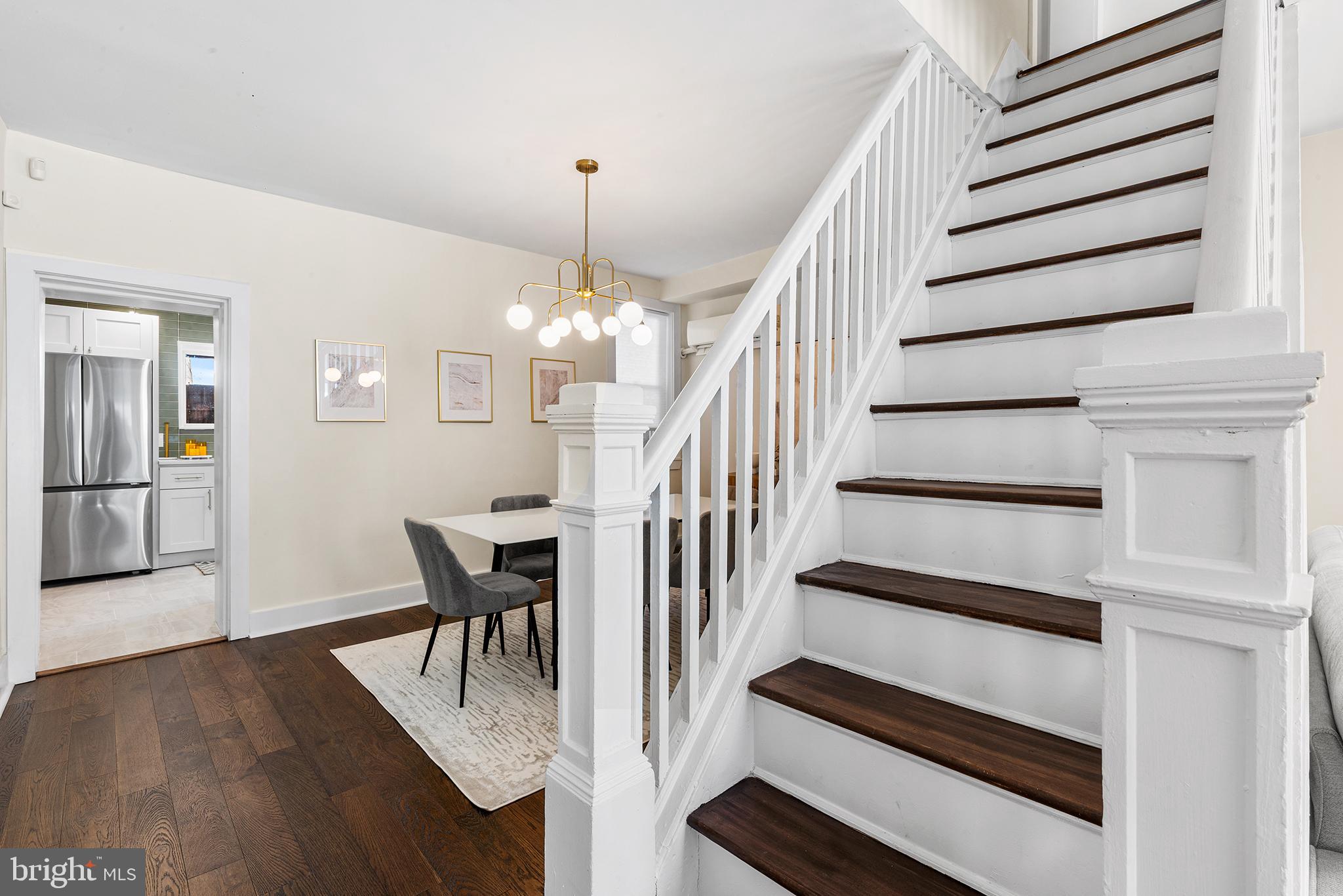 EAST KENSINGTON - Residential