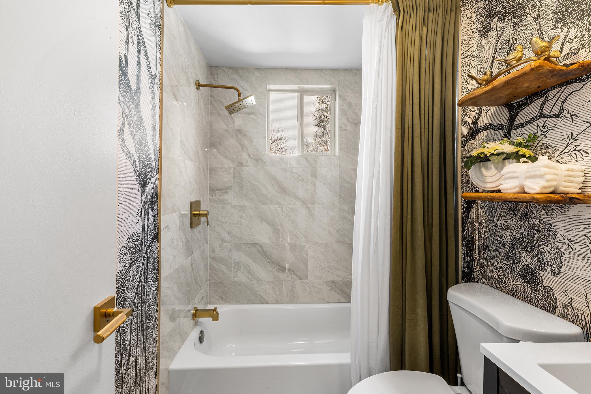 EAST KENSINGTON - Residential