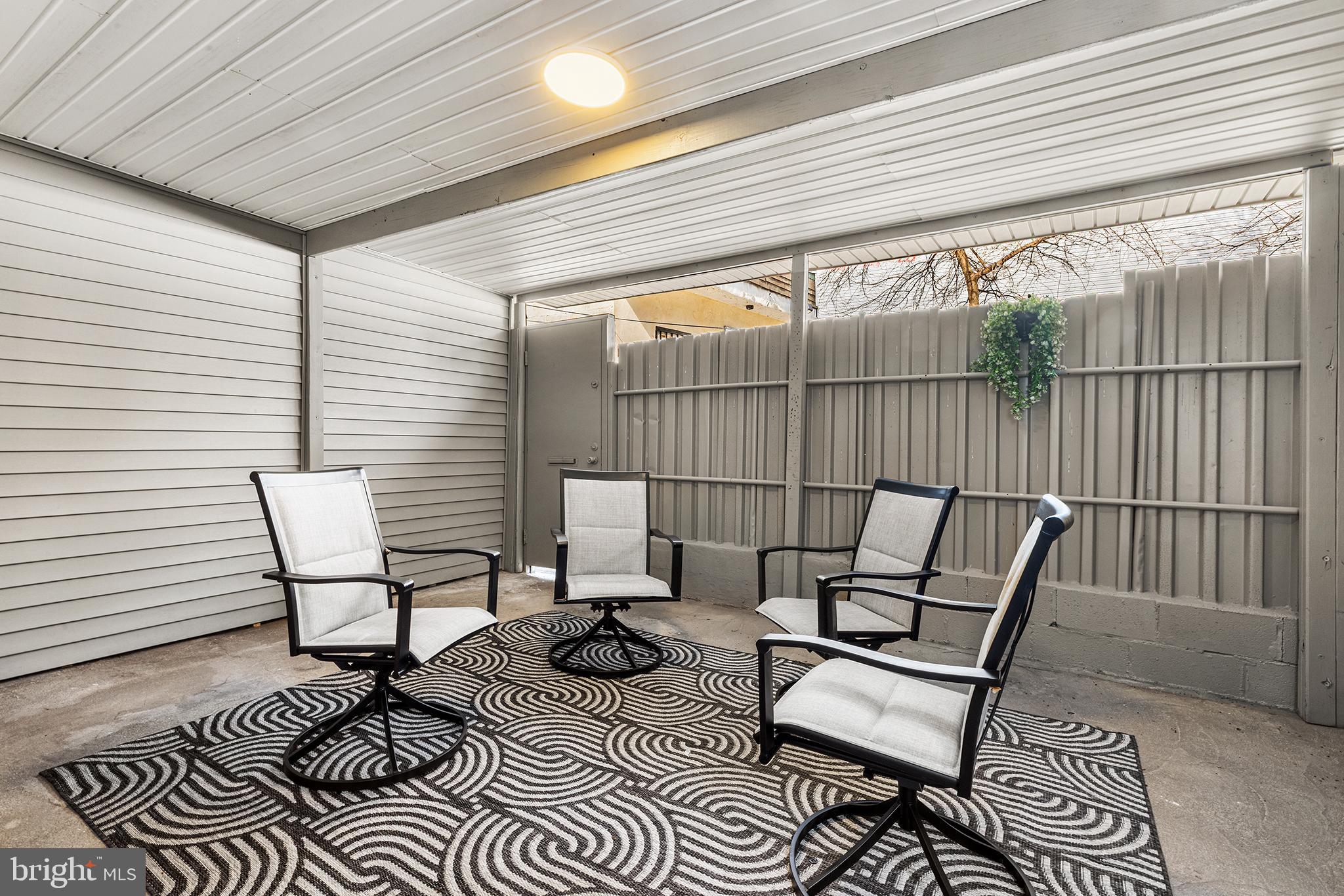 EAST KENSINGTON - Residential