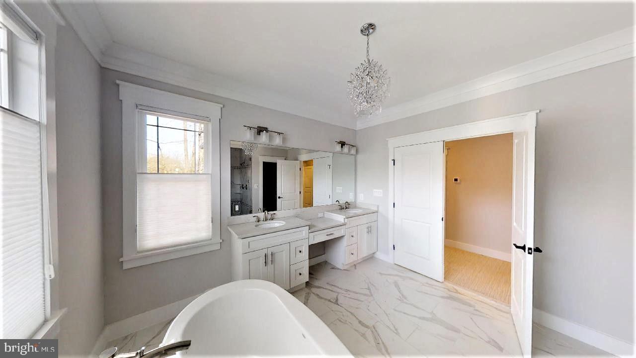 VIENNA WOODS - Residential