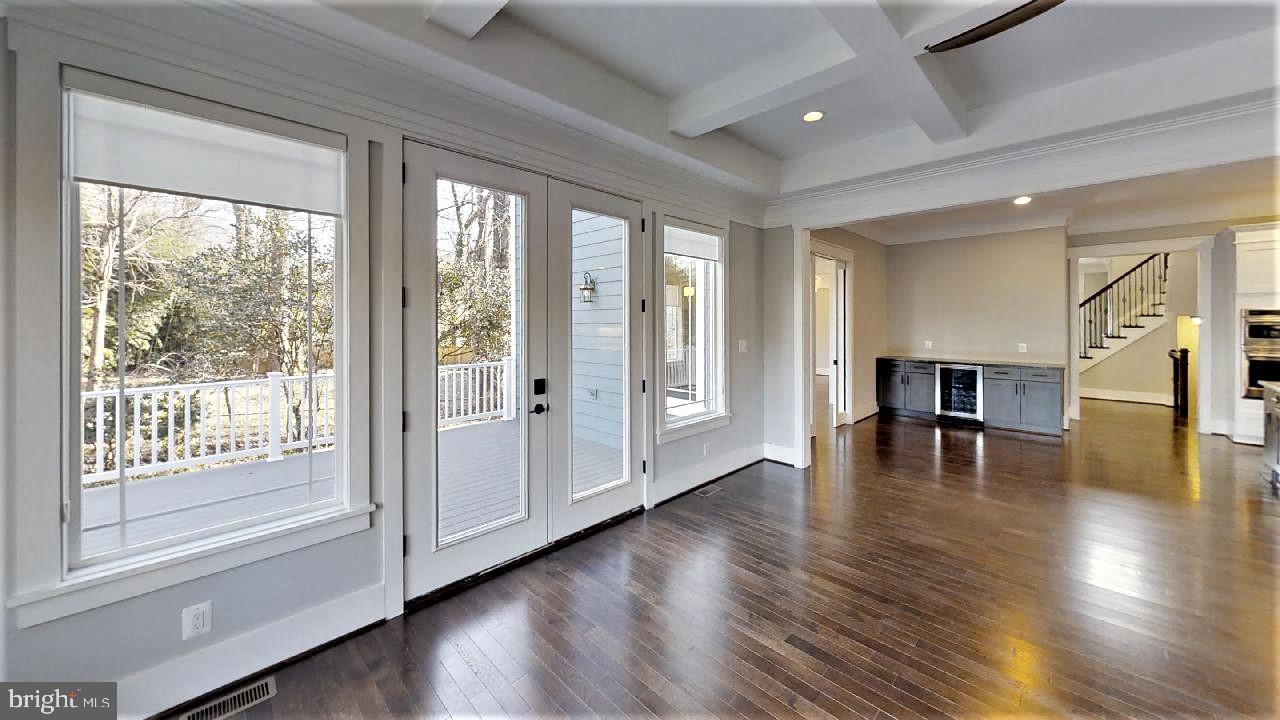 VIENNA WOODS - Residential