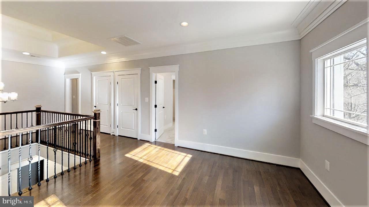 VIENNA WOODS - Residential