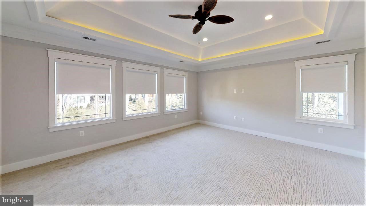 VIENNA WOODS - Residential