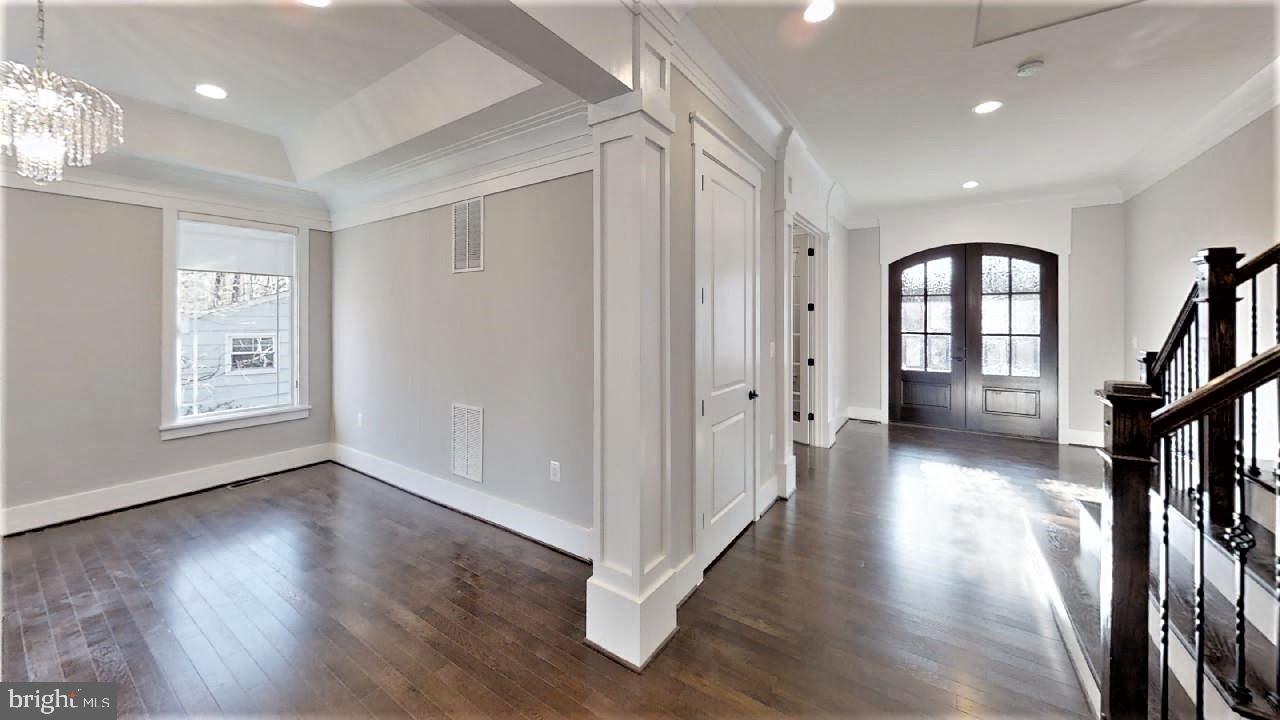 VIENNA WOODS - Residential