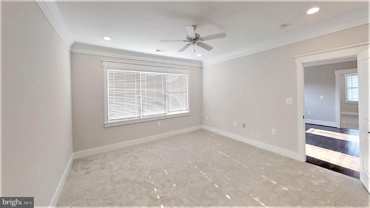 VIENNA WOODS - Residential