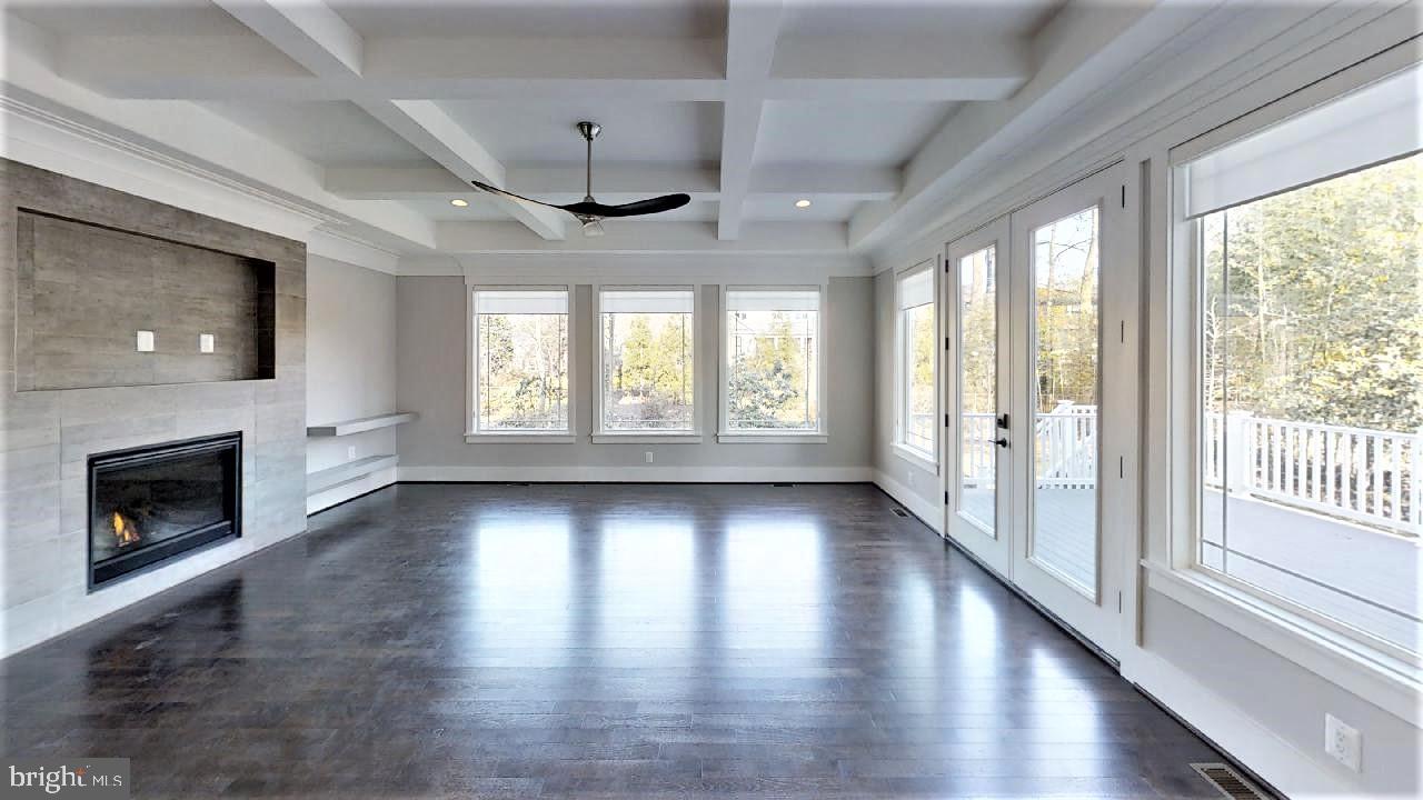 VIENNA WOODS - Residential