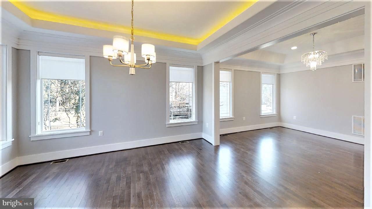 VIENNA WOODS - Residential