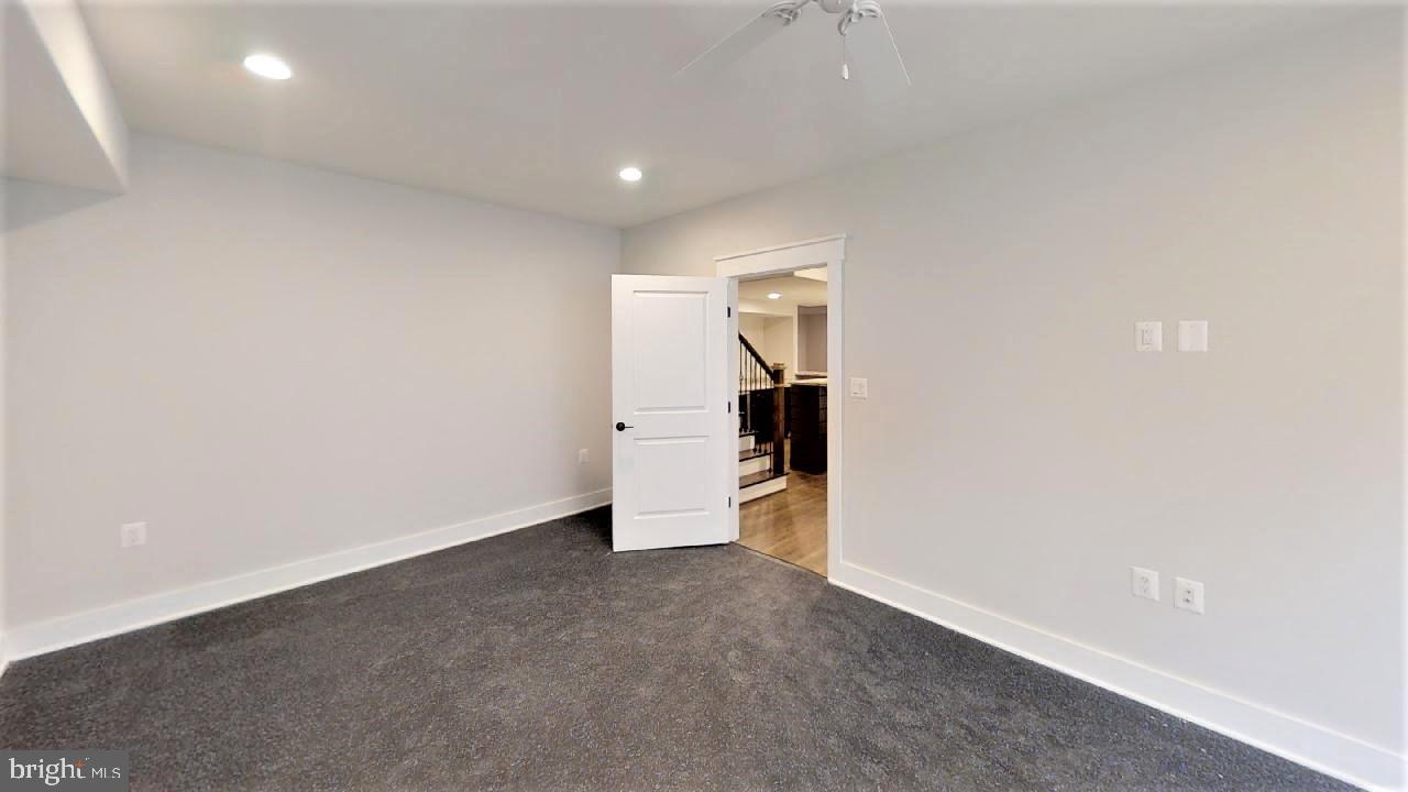 VIENNA WOODS - Residential