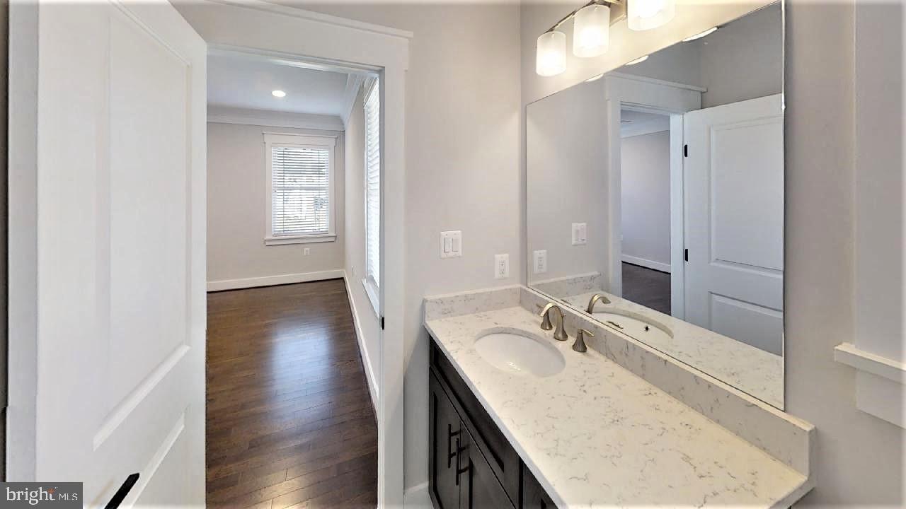 VIENNA WOODS - Residential