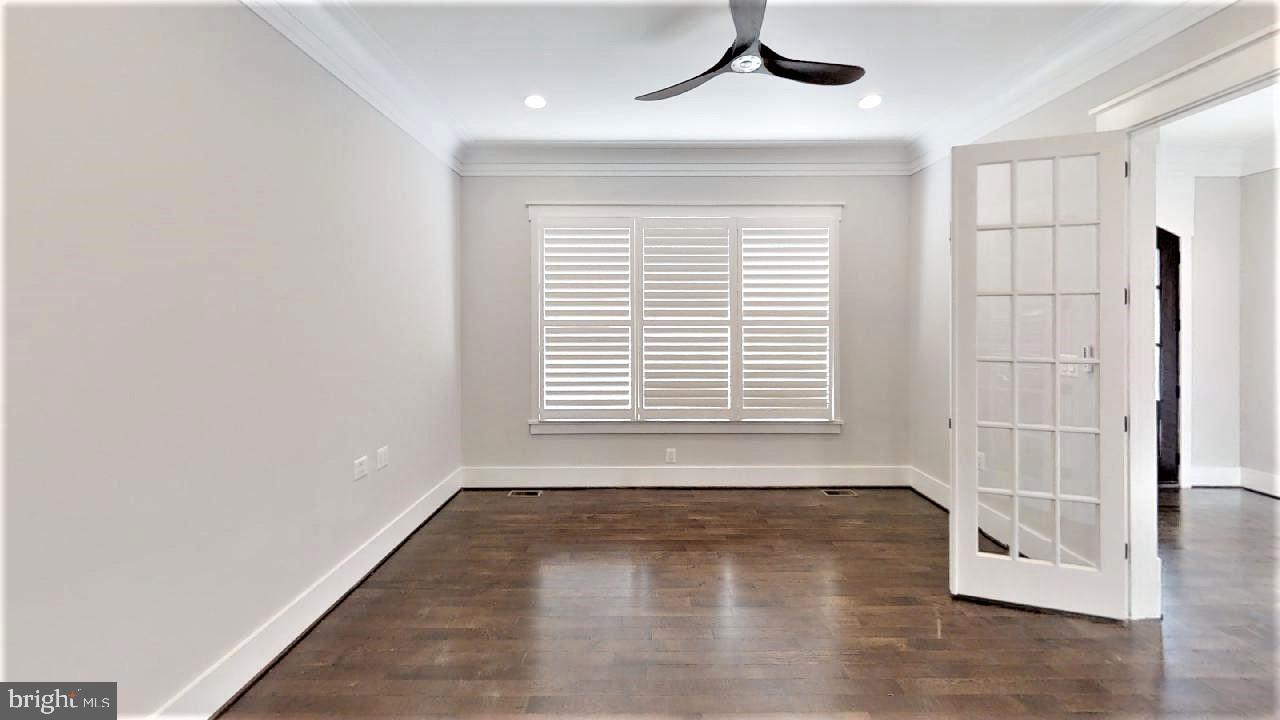 VIENNA WOODS - Residential