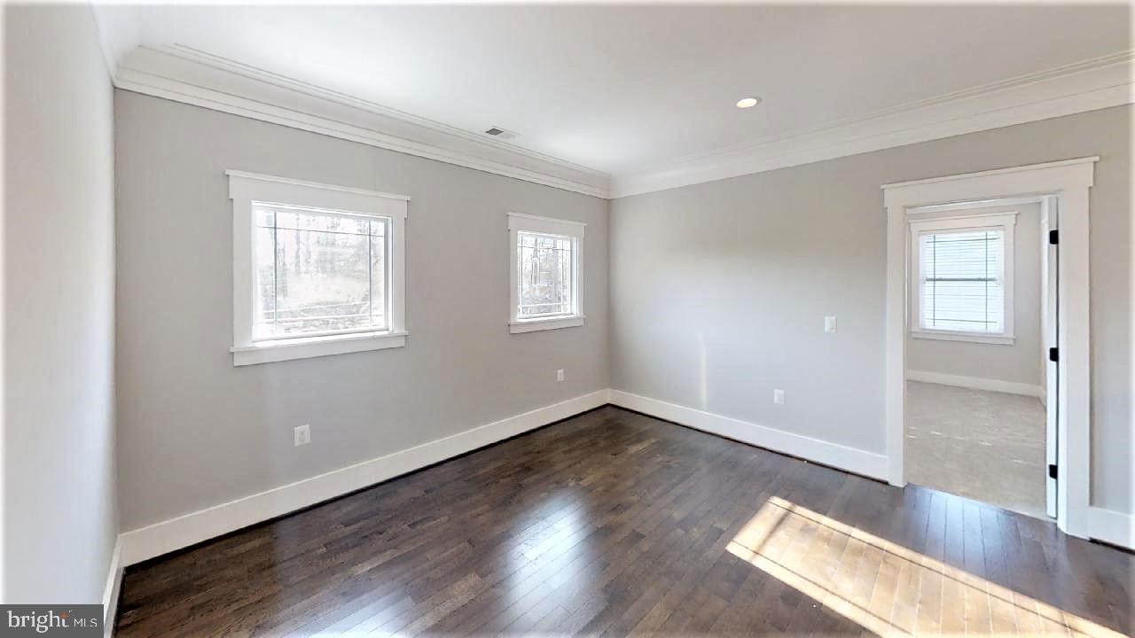 VIENNA WOODS - Residential