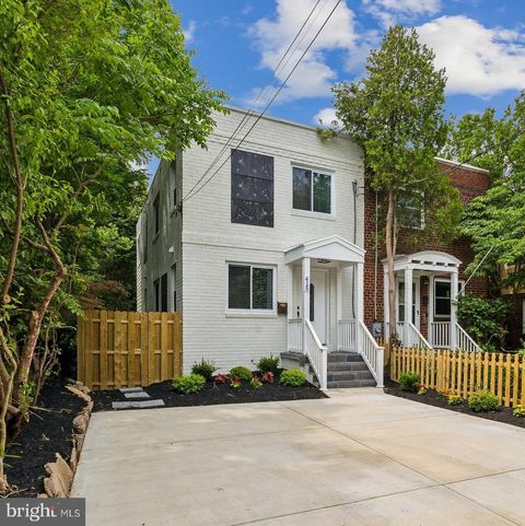 Townhouse For Sale - 415 E Mason Avenue<br/> ALEXANDRIA, VA 22301