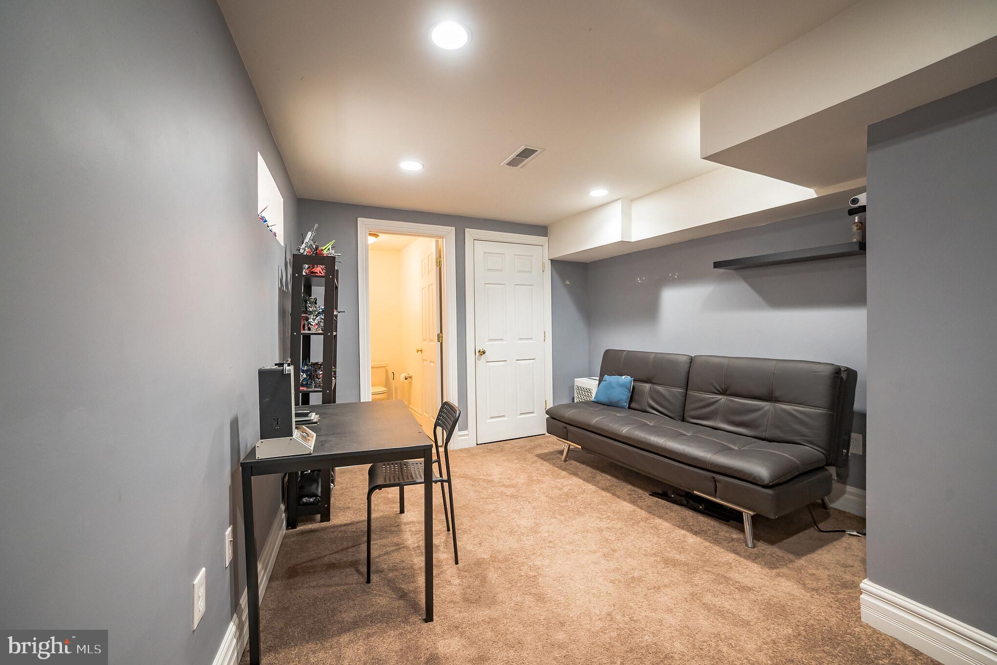 ART MUSEUM AREA - Residential Lease