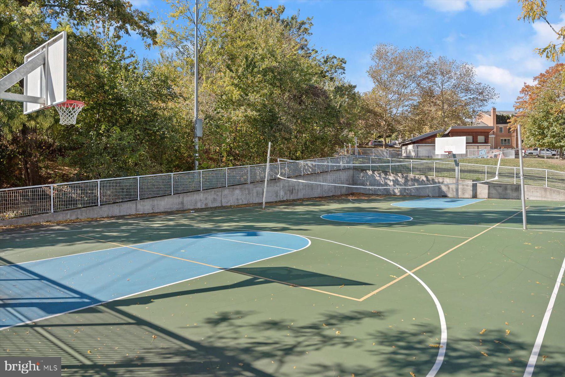 2239 FAIRFAX DRIVE N