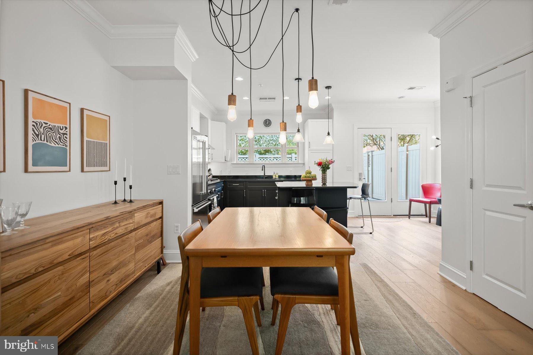 2239 FAIRFAX DRIVE N