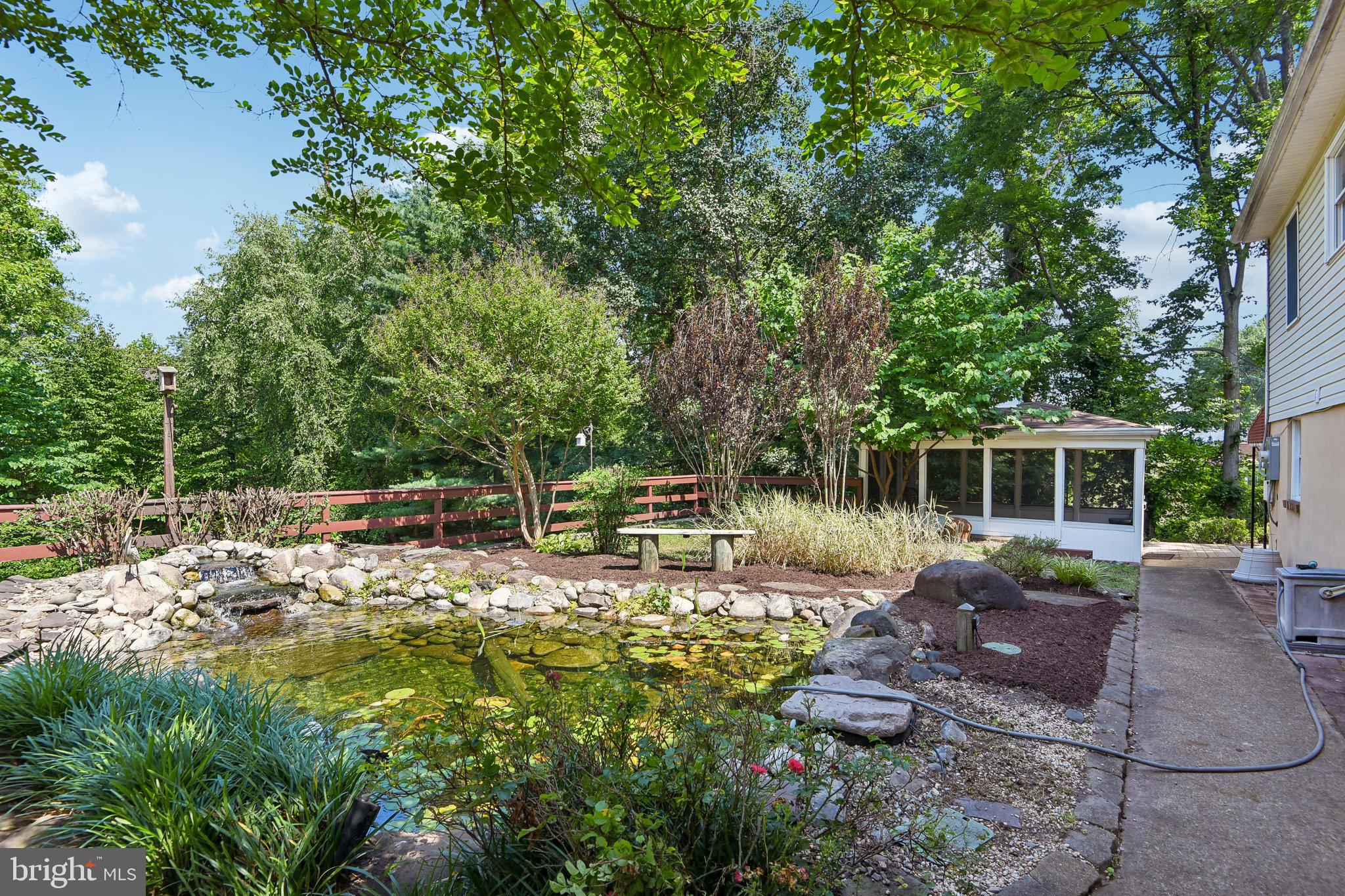 878 OAKDALE CIRCLE