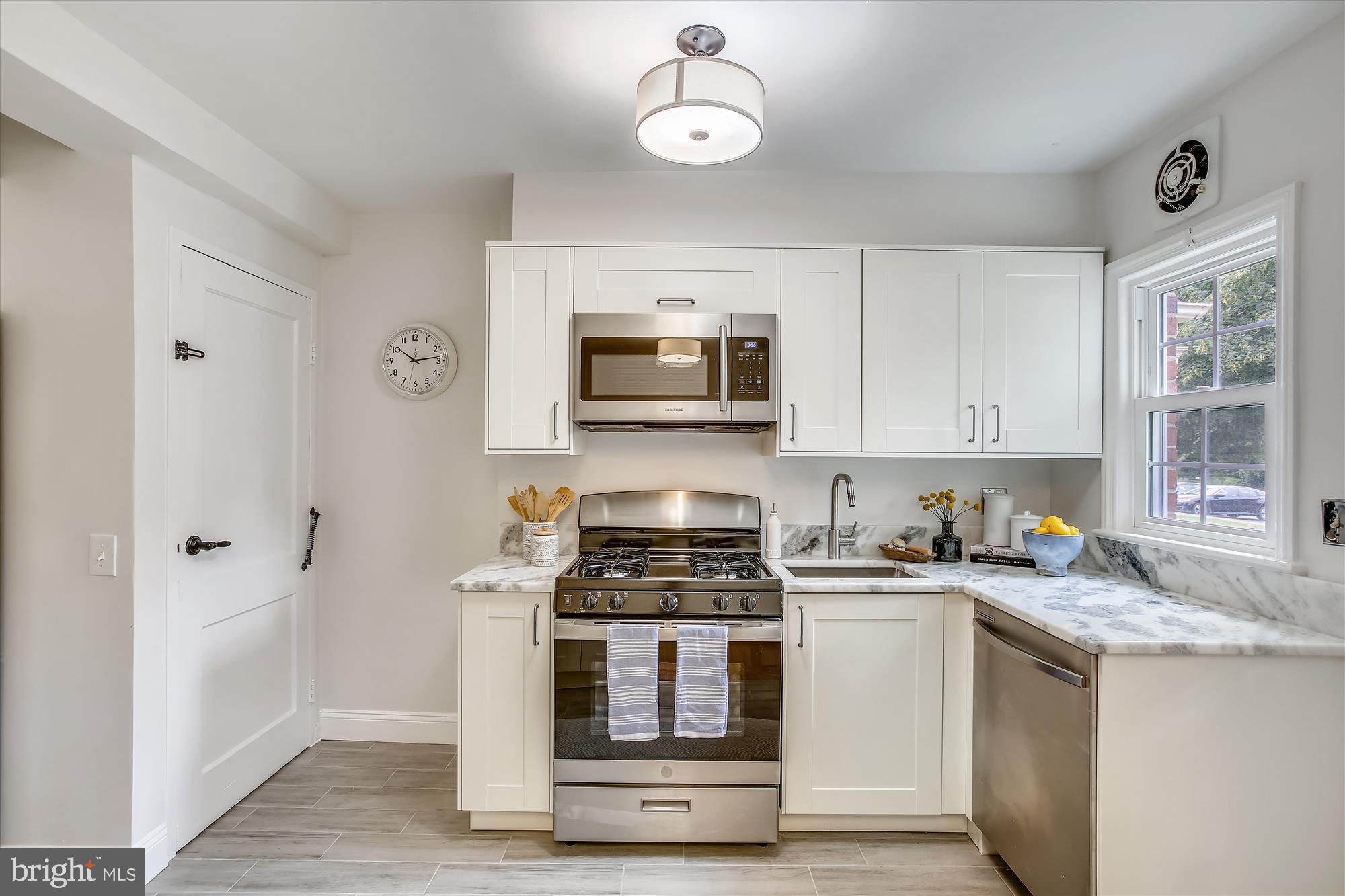 BELLE VIEW - Residential Lease