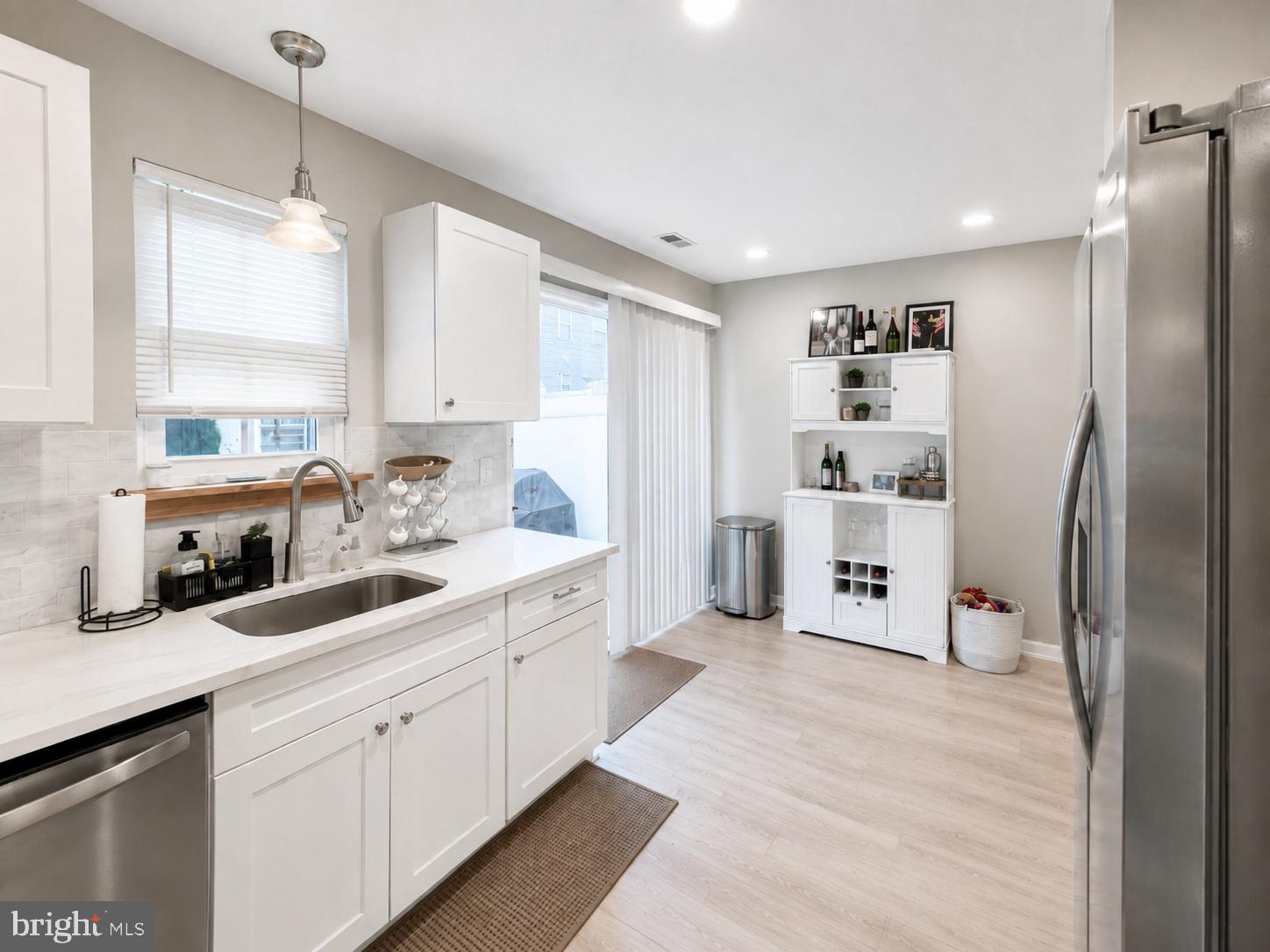 937 WOODSTOCK COURT