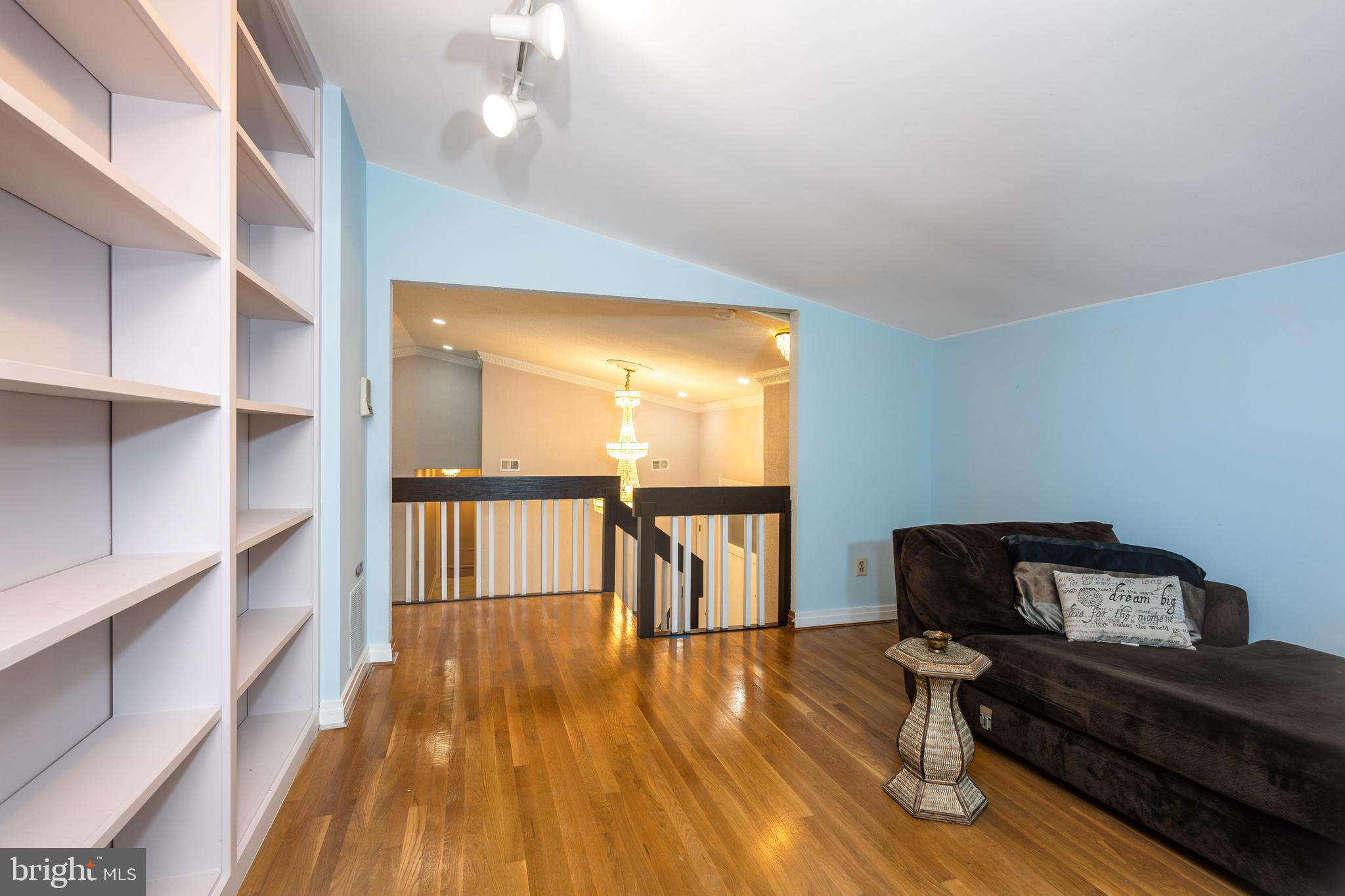 KENTSDALE ESTATES - Residential