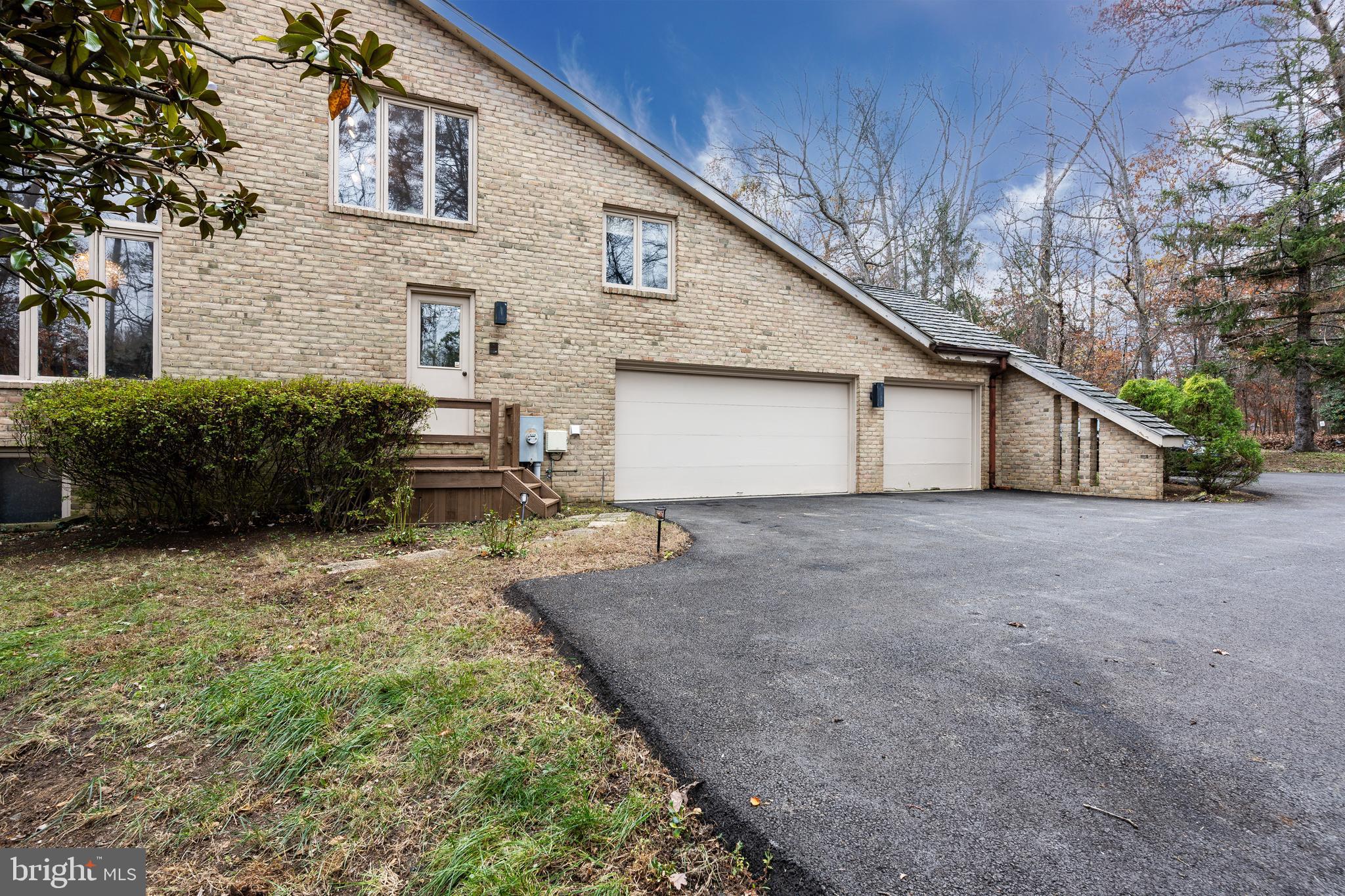 KENTSDALE ESTATES - Residential