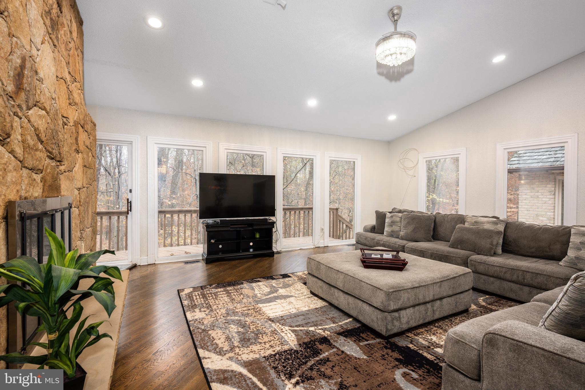 KENTSDALE ESTATES - Residential