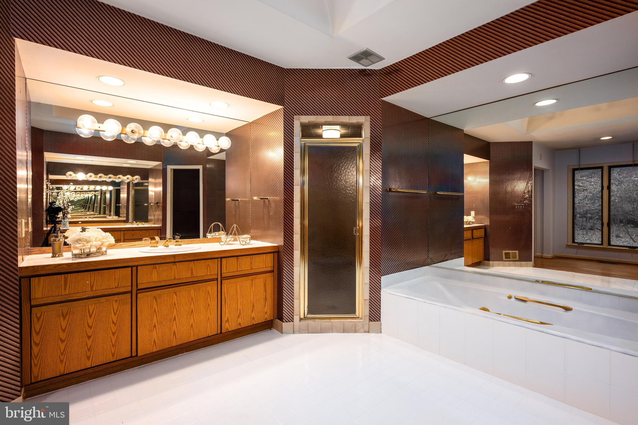 KENTSDALE ESTATES - Residential