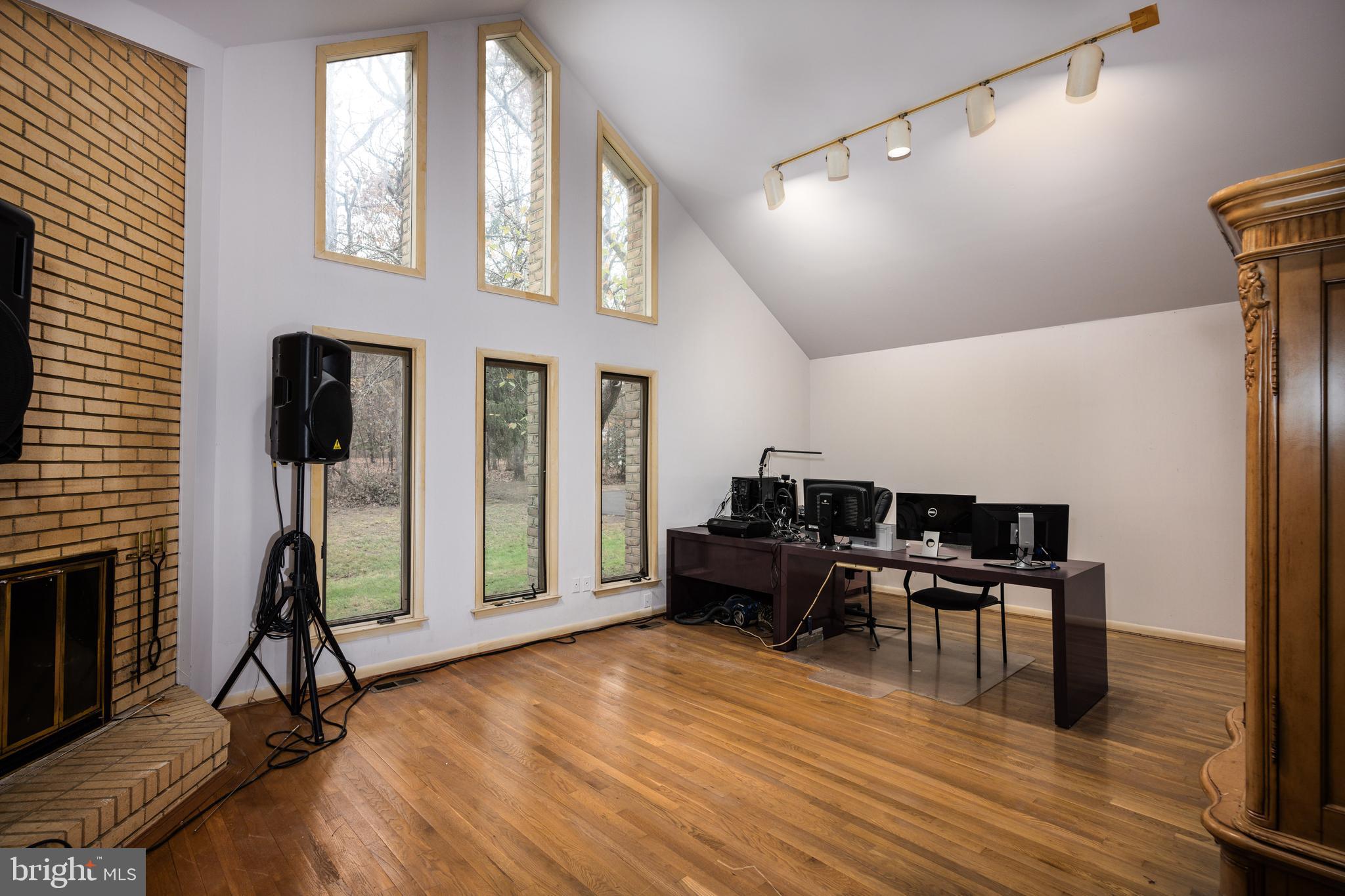 KENTSDALE ESTATES - Residential