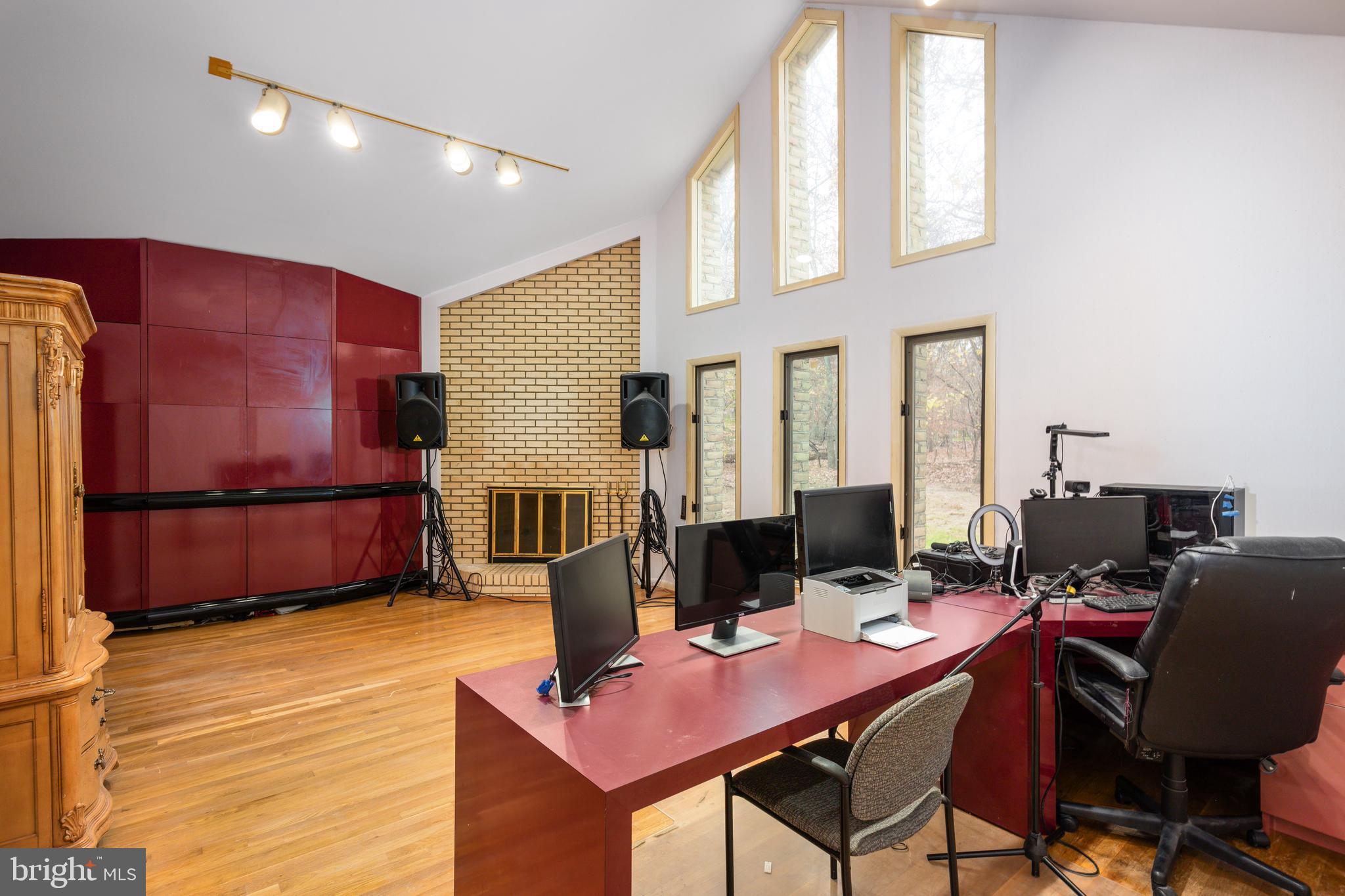 KENTSDALE ESTATES - Residential