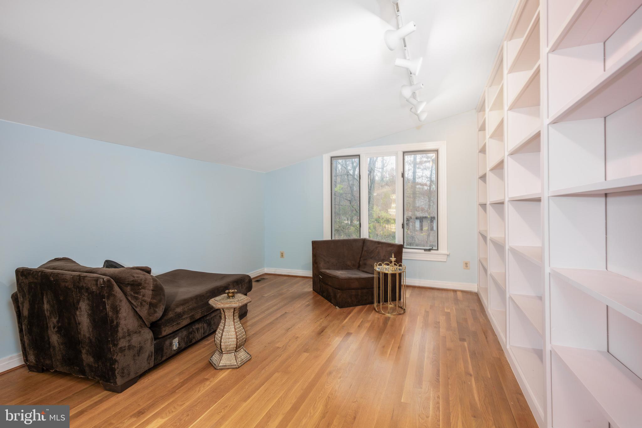 KENTSDALE ESTATES - Residential