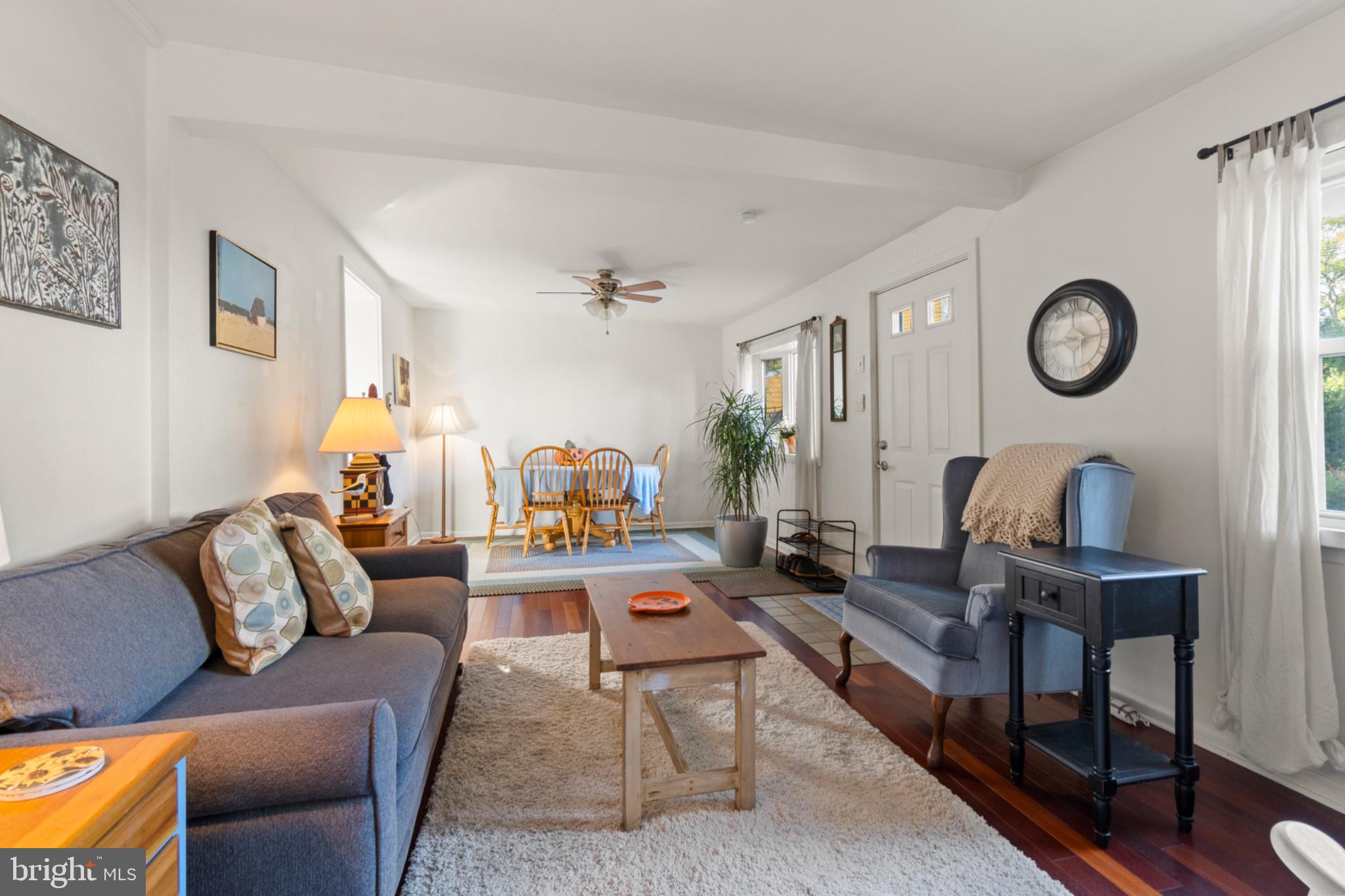121 E CHESTNUT AVENUE