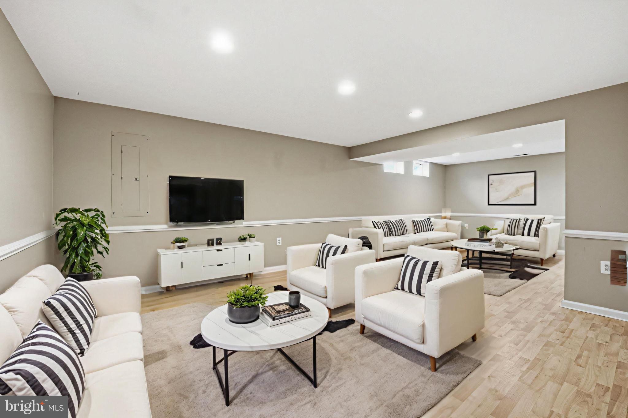 WOODLEA MANOR - Residential