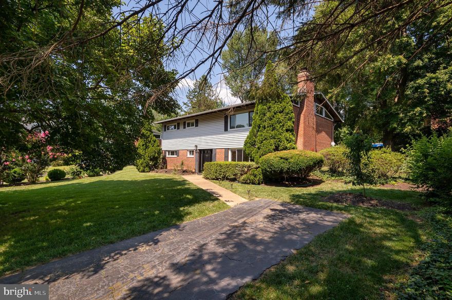 Beautiful 5BR/3BA on quiet cul-de-sac in McLean with two entry level bedrooms! Conveniently located close to transportation, supermarkets, restaurants and the famous Tysons Corner Mall.  Walking  distance  to McLean High School, Kent Gardens Elementary and Longfellow Middle school.  Short trip to DC with  quick access to 495/66/GW Parkway or minutes to any of 3 metro stations on either the Silver or Orange line. Renovated kitchen and baths. Granite countertops, SS appliances, marble, onyx, ceramic tiles and hardwood floors.  Lots of natural light with large picture windows in kitchen, living room and family room.  Large private backyard. Spring mulching and lawn care included in rent. Landlord/owner is a Licensed Real Estate Agent in Virginia. Photos are from previous listing.