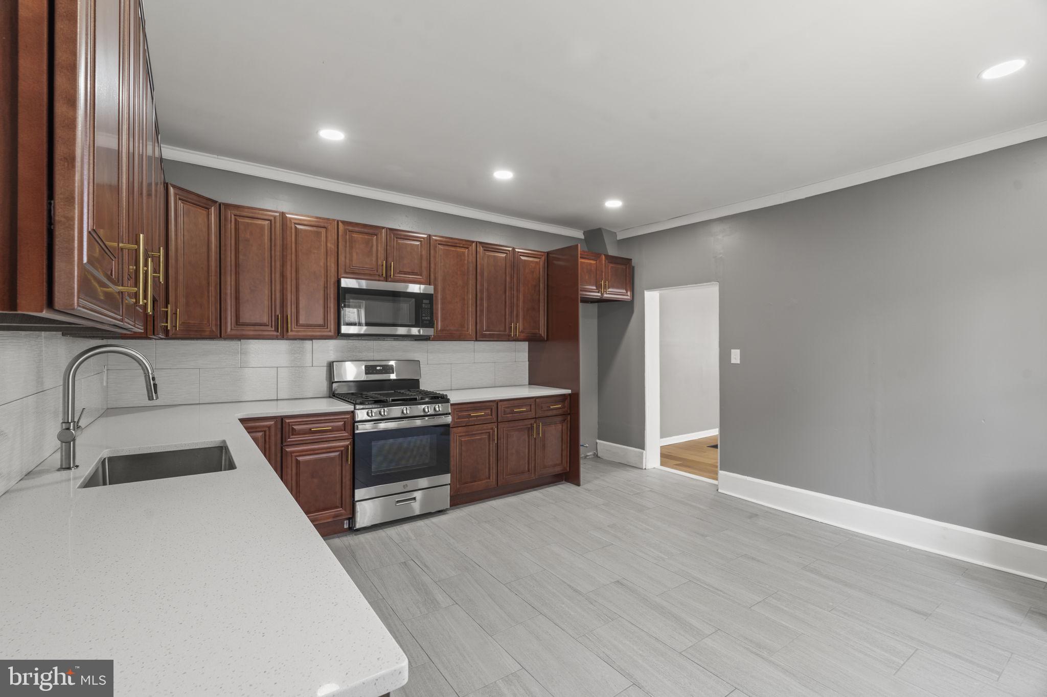 EDGEMONT PARK - Residential