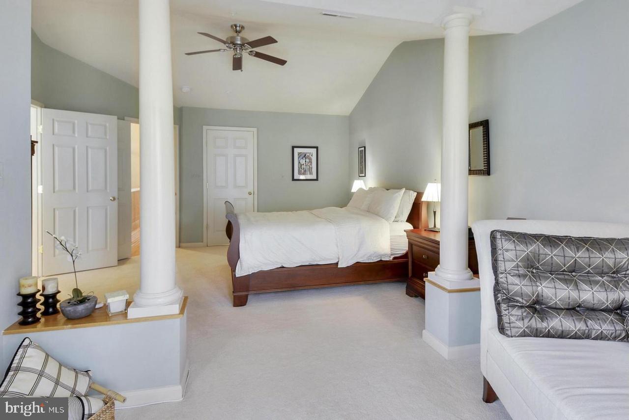 ROSE HILL FALLS - Residential Lease