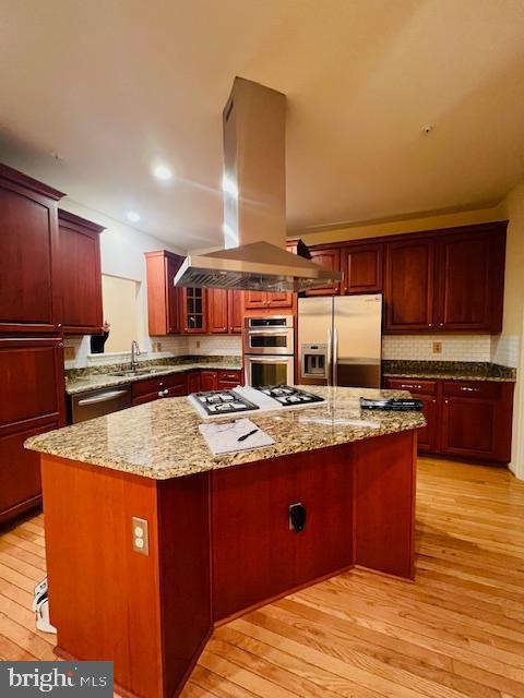 ROSE HILL FALLS - Residential Lease