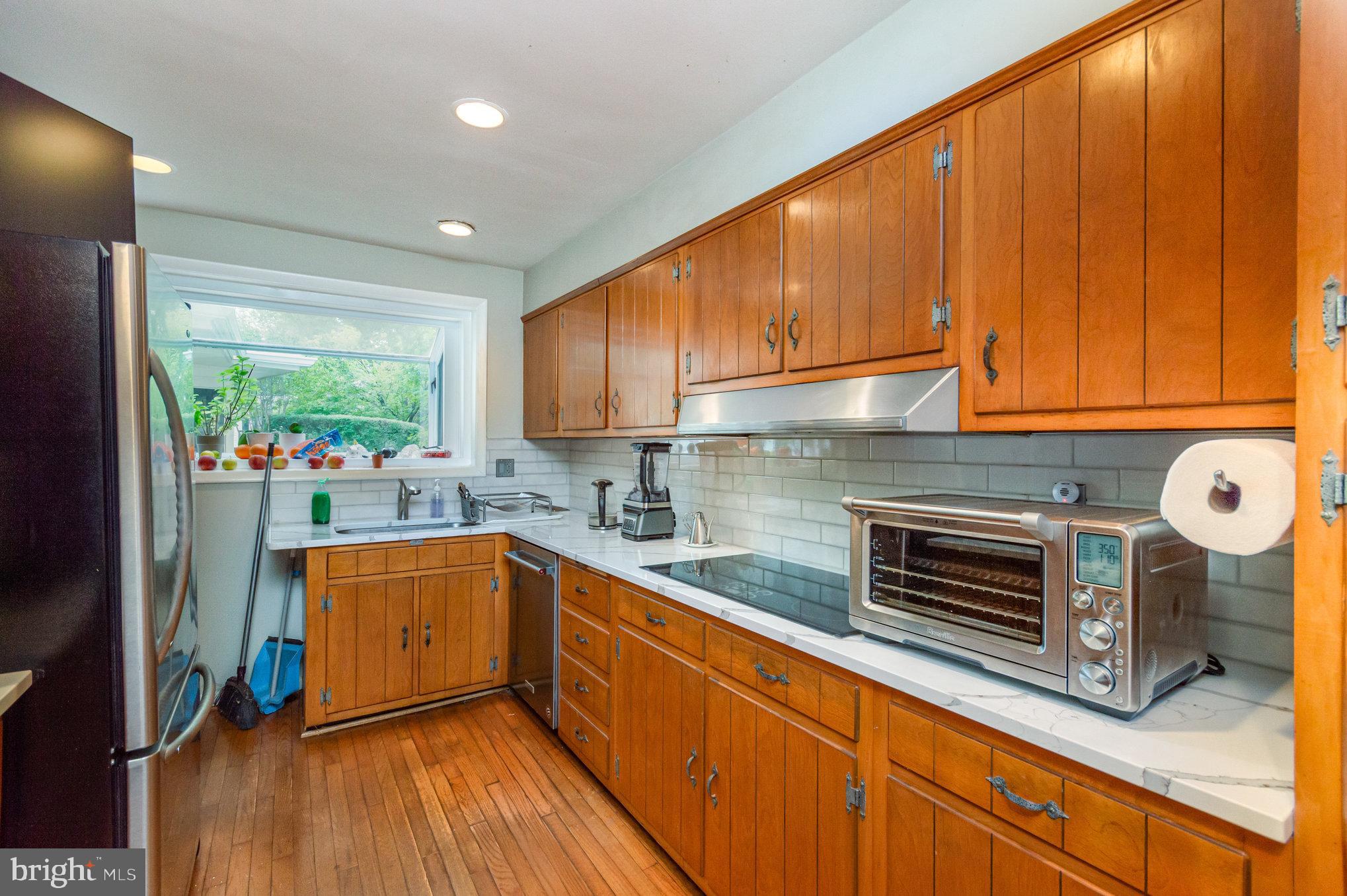 WHITEHALL MANOR - Residential Lease