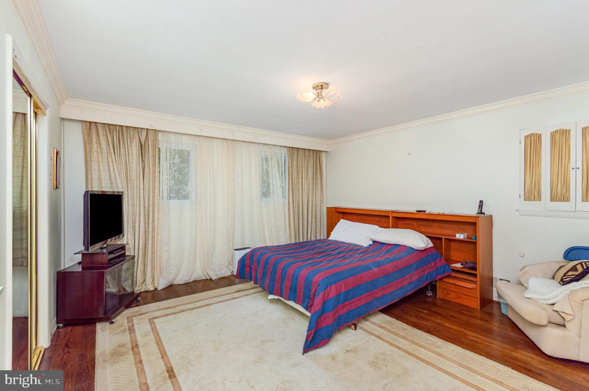 WHITEHALL MANOR - Residential Lease