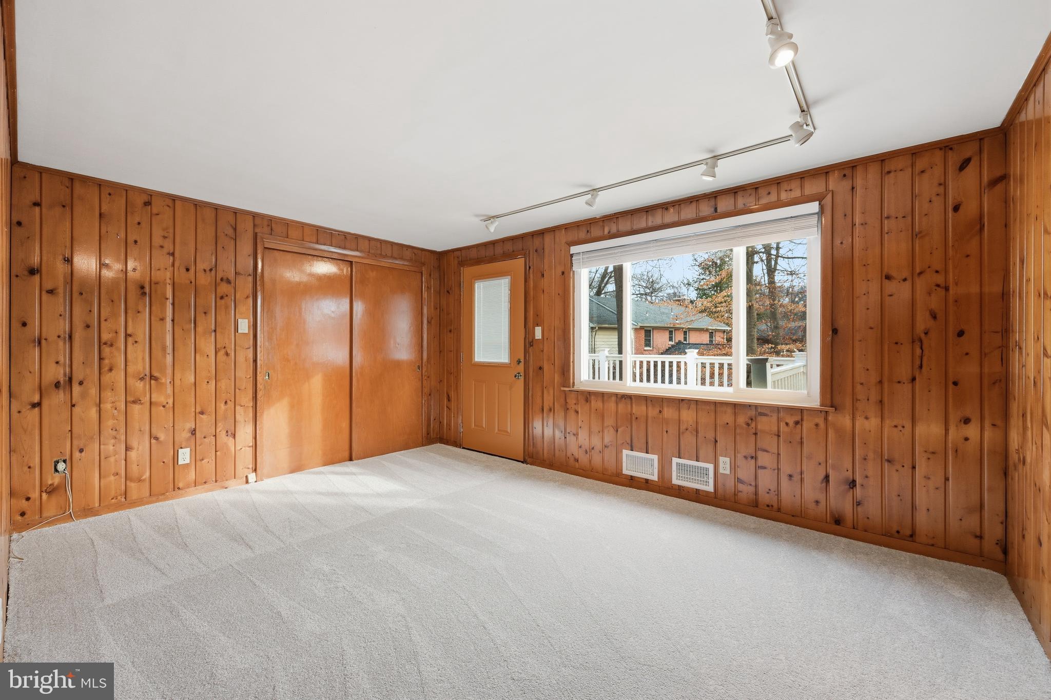 WHITEHALL MANOR - Residential Lease