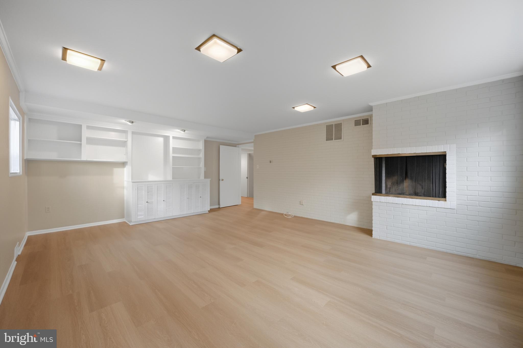 WHITEHALL MANOR - Residential Lease