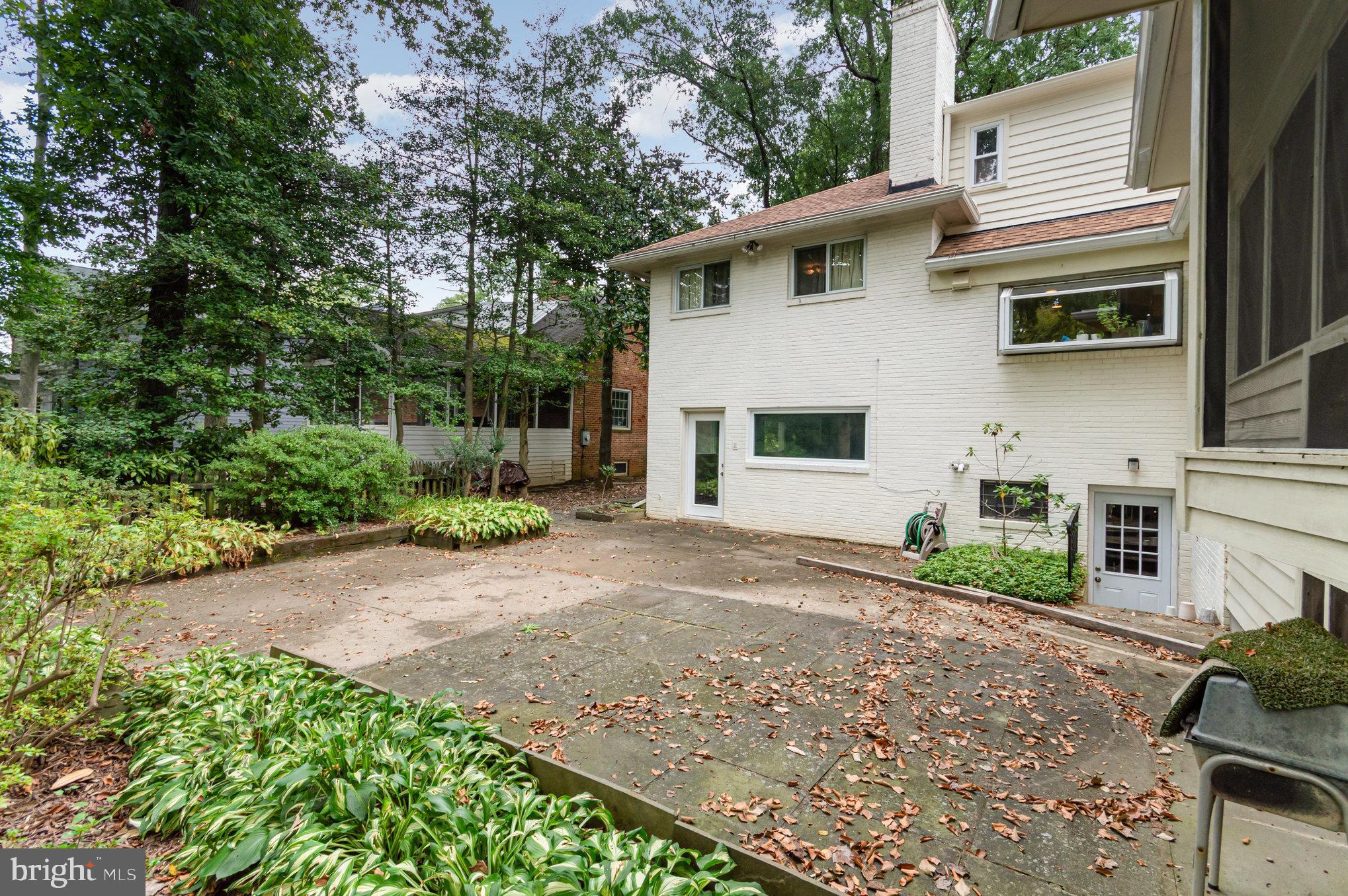 WHITEHALL MANOR - Residential Lease