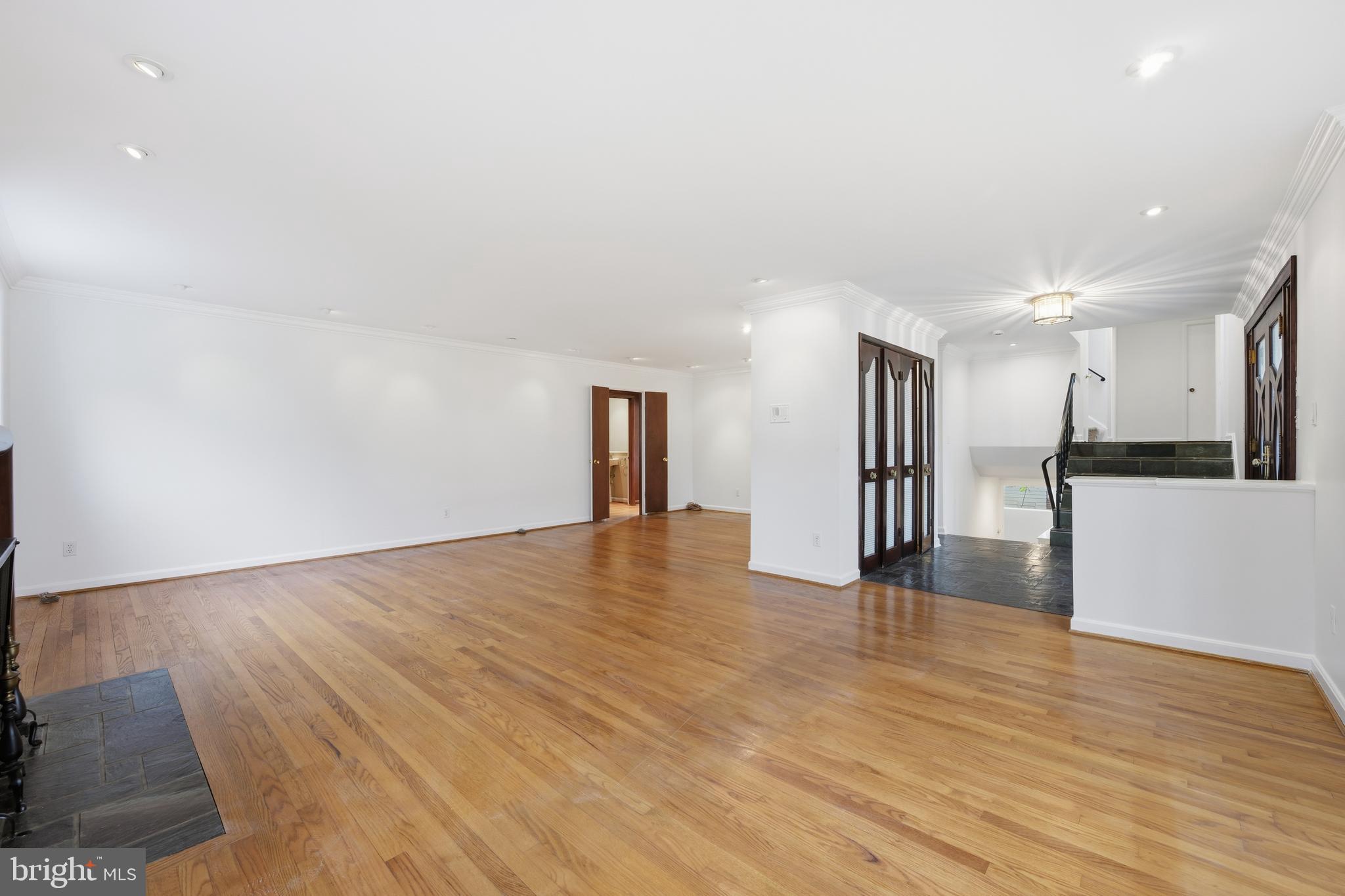 WHITEHALL MANOR - Residential Lease