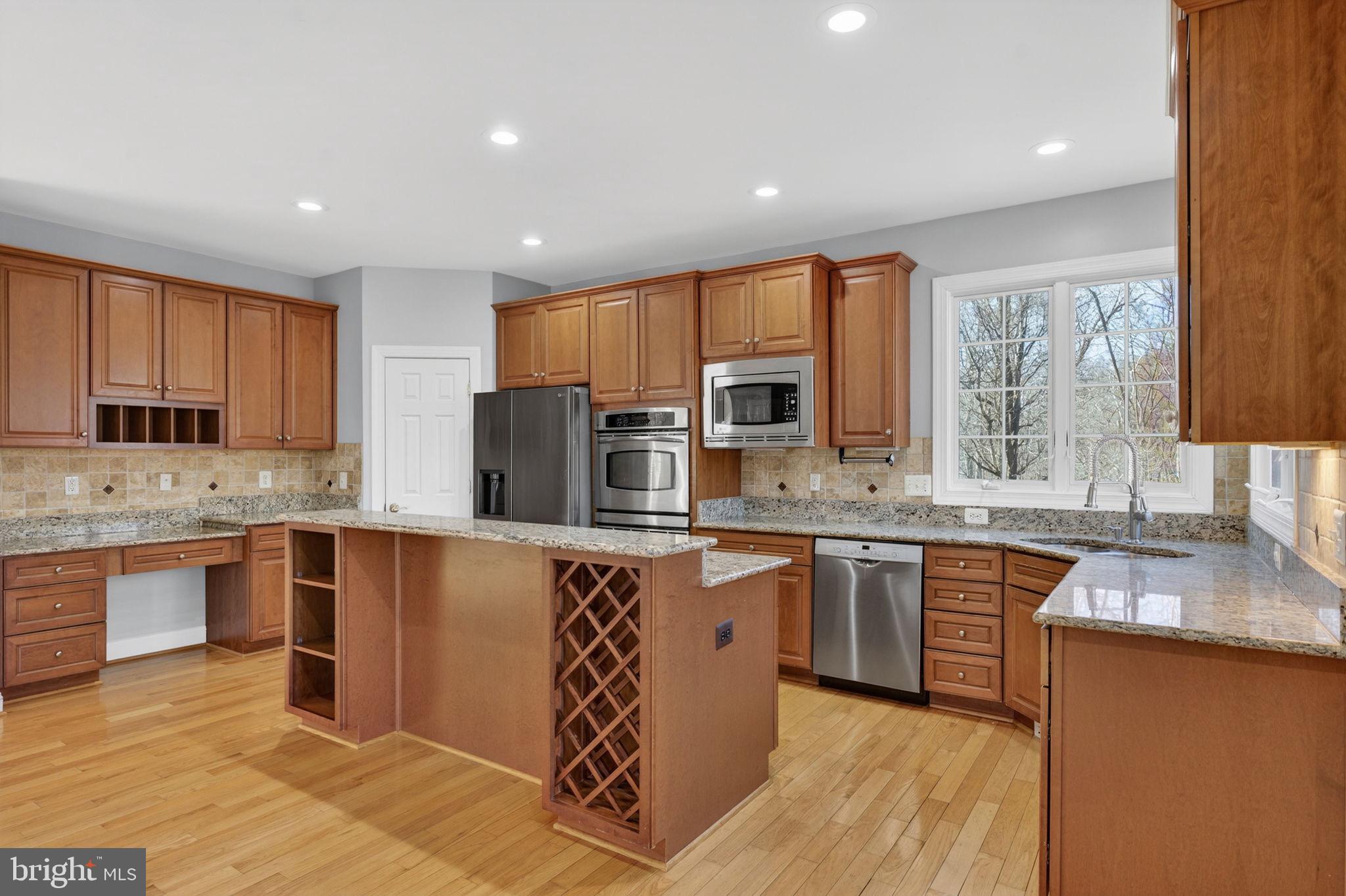 LANSDOWNE ON THE POTOMAC - Residential