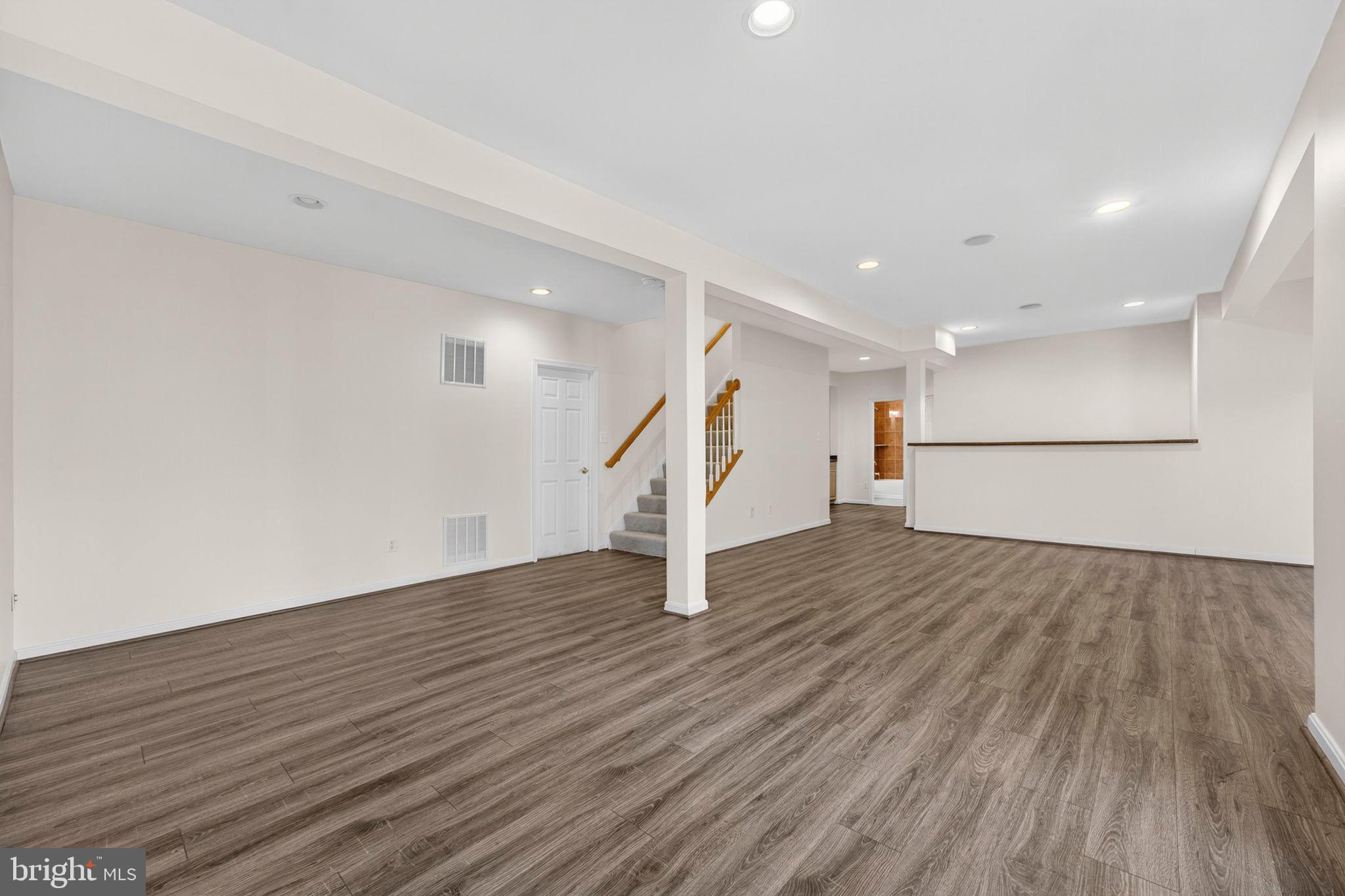 LANSDOWNE ON THE POTOMAC - Residential