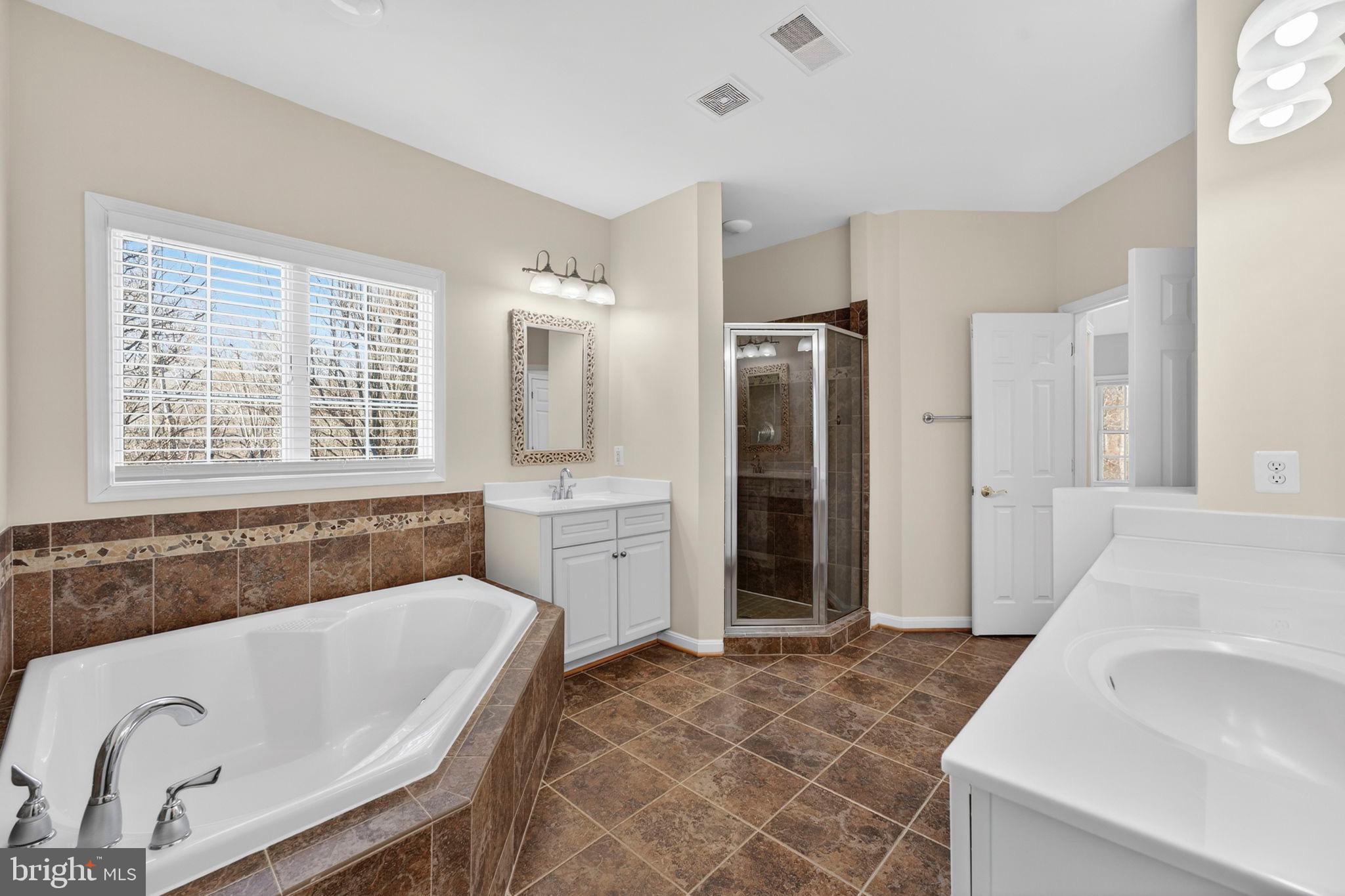 LANSDOWNE ON THE POTOMAC - Residential