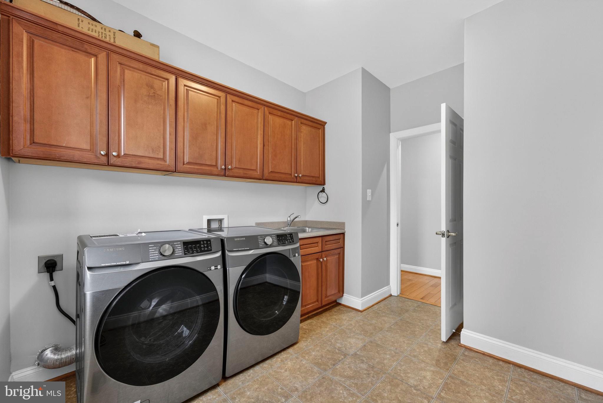 LANSDOWNE ON THE POTOMAC - Residential