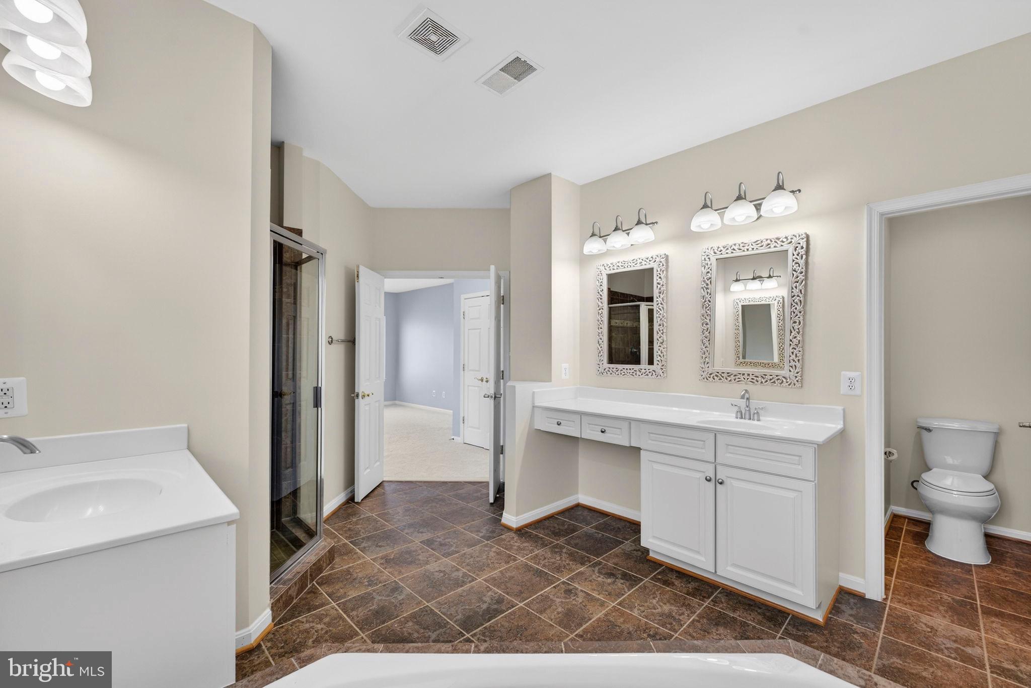 LANSDOWNE ON THE POTOMAC - Residential