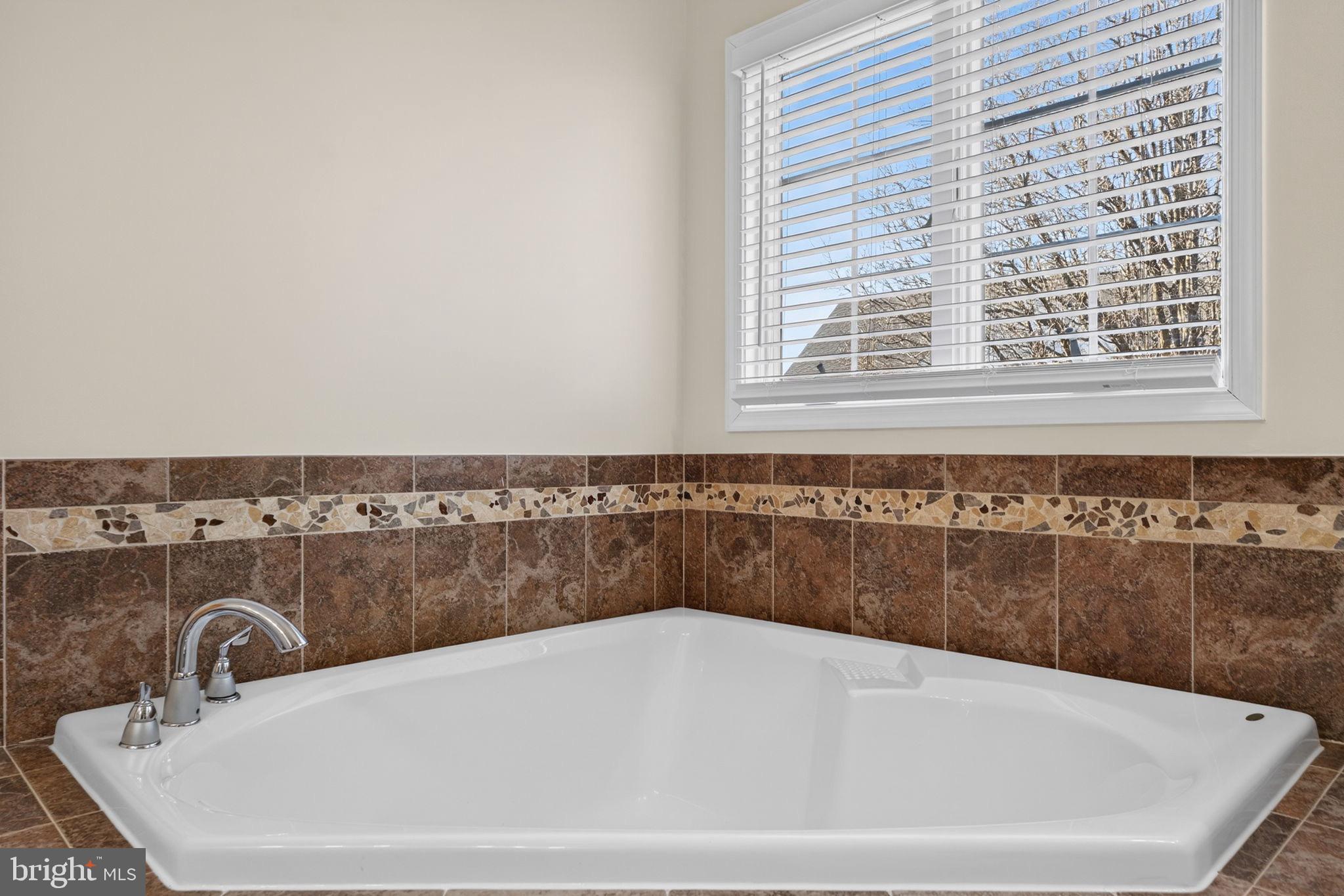 LANSDOWNE ON THE POTOMAC - Residential