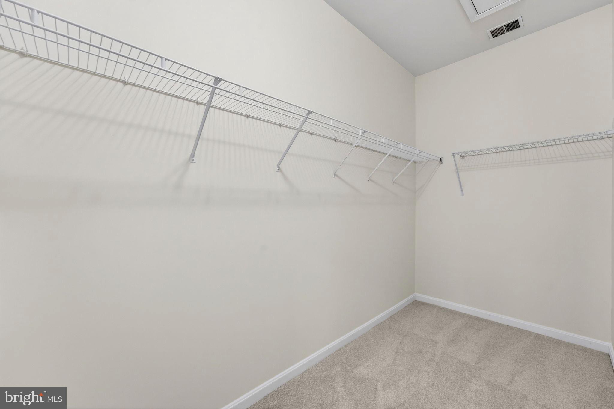 LANSDOWNE ON THE POTOMAC - Residential