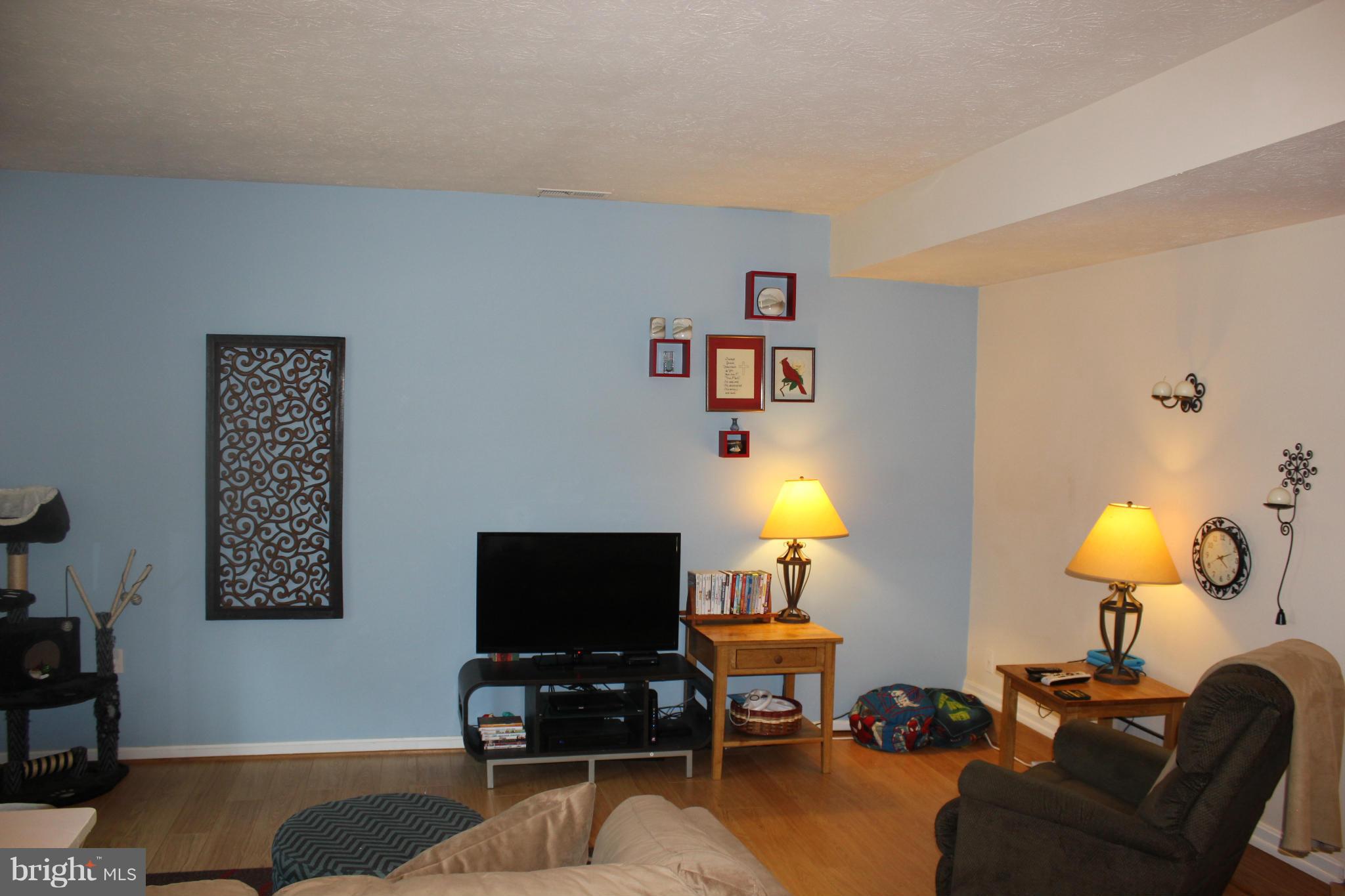 HUNTING QUARTERS - Residential